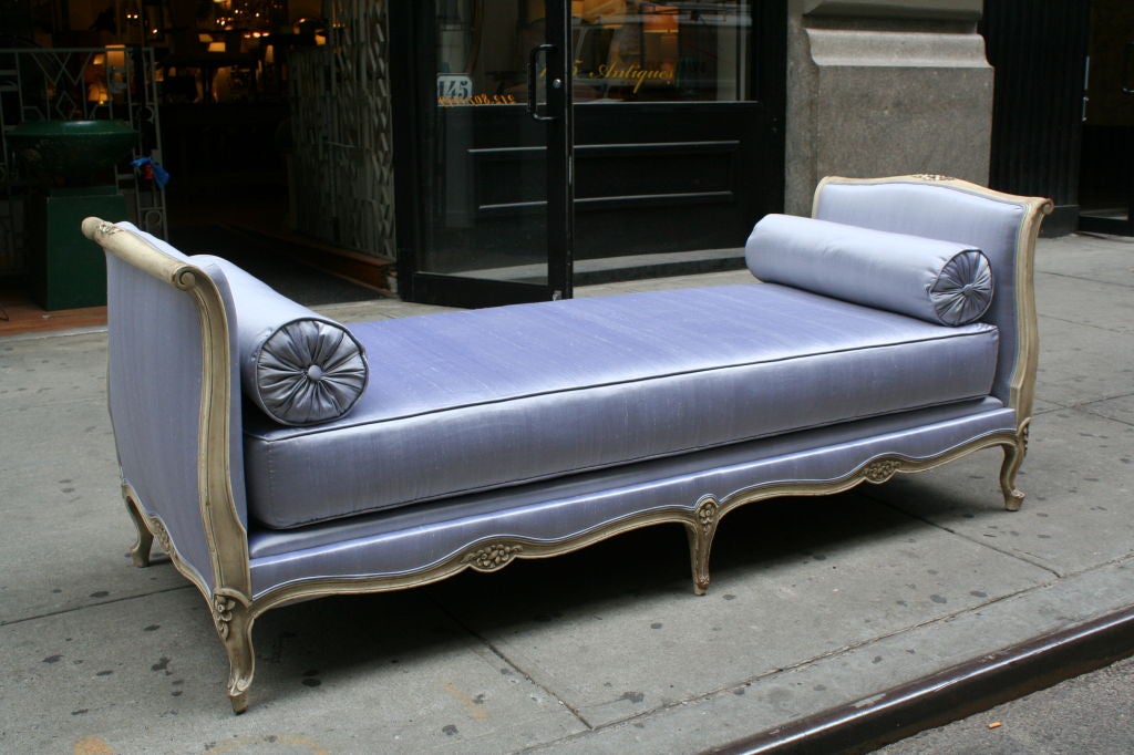 Mid-20th Century Louis XV Style Daybed