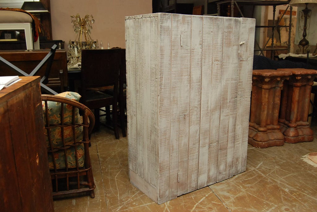 Armoire primitive peinte