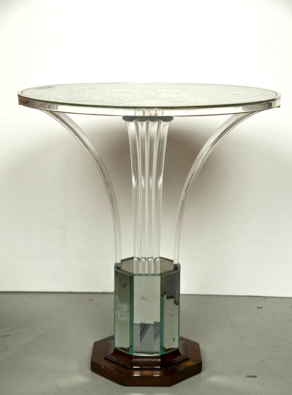 Pair of dazzling vintage French Art Deco style end tables, circa 1940s, the circular top with verre eglomise glass of beautiful floral etchings, supported by three curved lucite uprights, joint by a rosewood and mirrored pedestal base. Acquired from