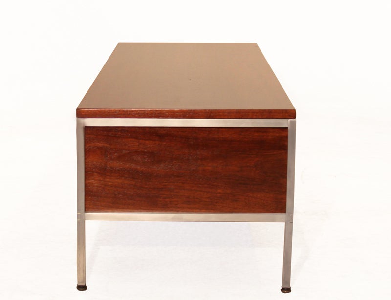 Paul McCobb Coffee Table with Shelf and Two Drawers In Good Condition For Sale In Los Angeles, CA