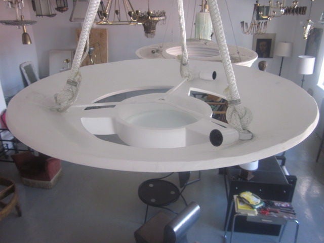 2 lampadari in gesso sospesi francesi della metà del secolo scorso di Arlus, 1930 In condizioni ottime in vendita a New York, NY