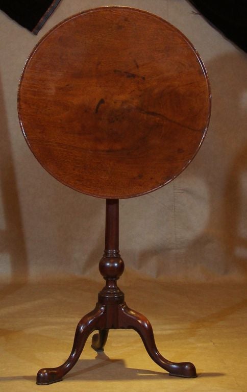 American 18th Century Philadelphia Mahogany Tip and Turn Candle Stand In Excellent Condition In Great Barrington, MA