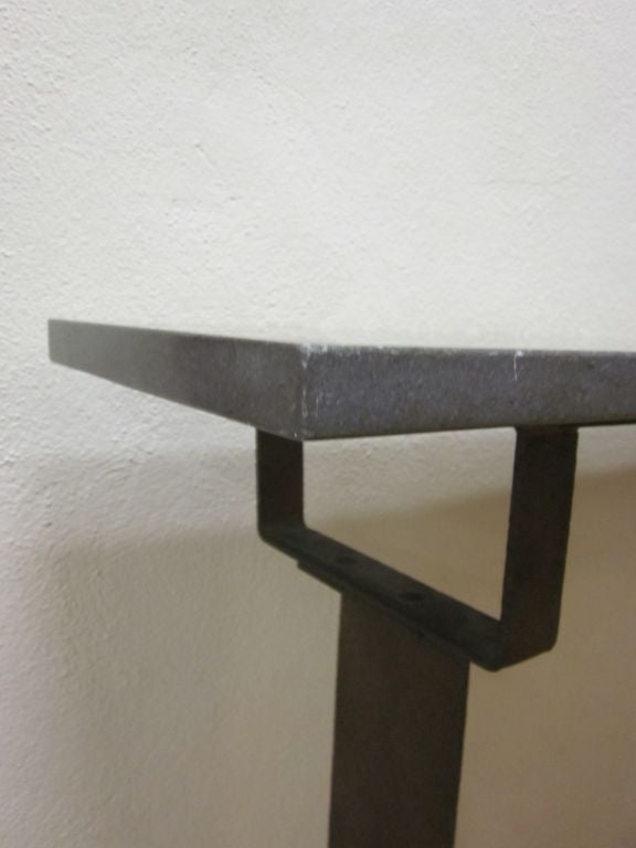 Französische Konsolen aus Schmiedeeisen und Stein im Mid-Century-Stil der 1930er Jahre im Angebot 1