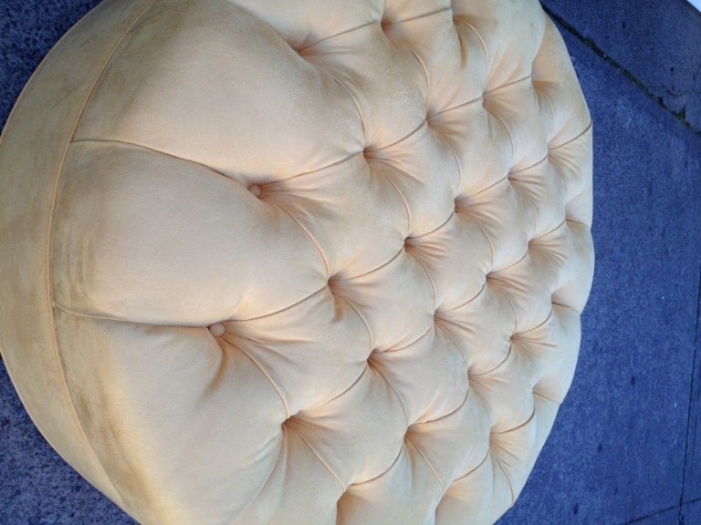 American Monumental Rolling Hollywood Pouf