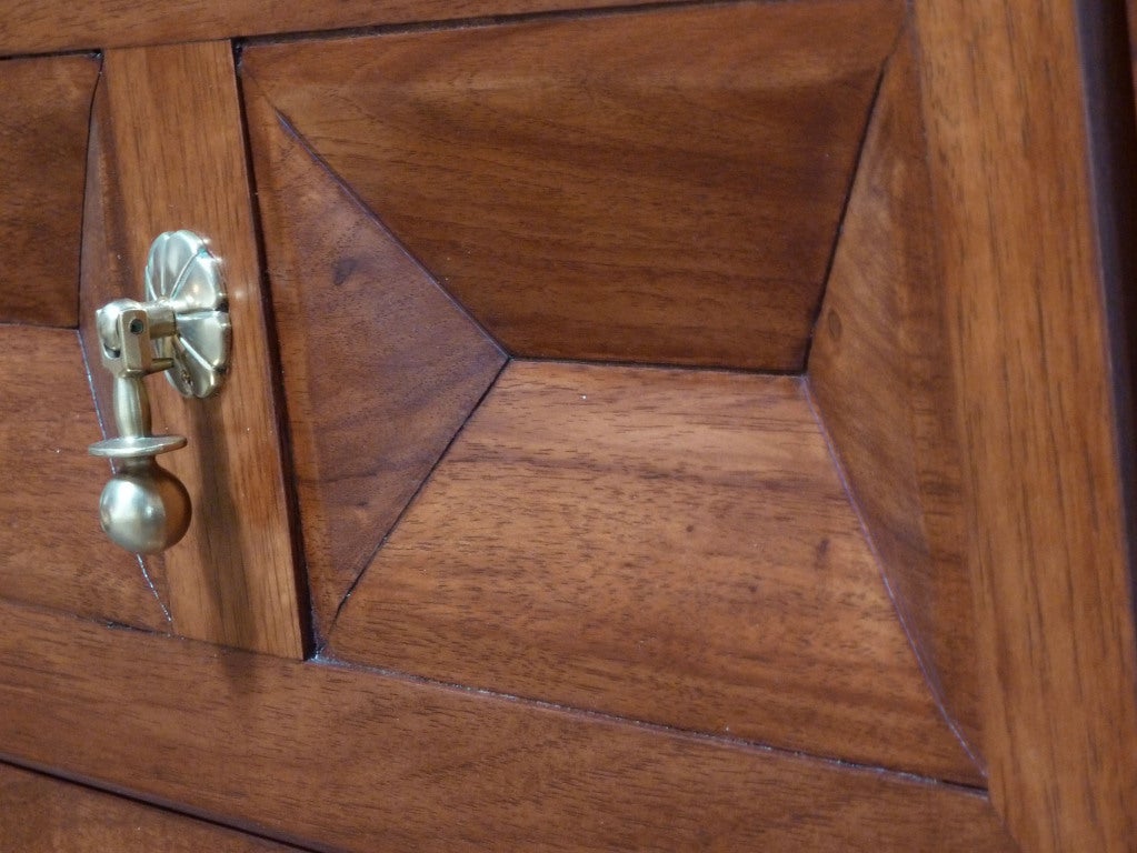 Mid-Century American of Martinsville Walnut Dresser In Excellent Condition In Pasadena, CA