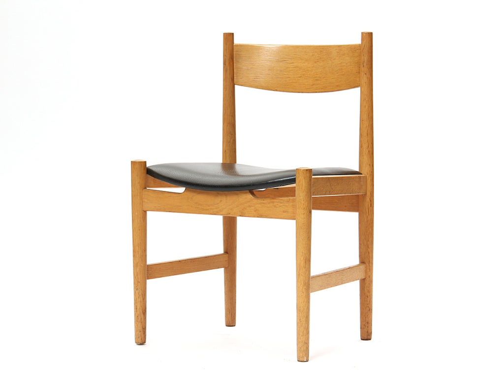 Scandinavian Modern Set of Eight Oak Dining Chairs by Hans J. Wegner