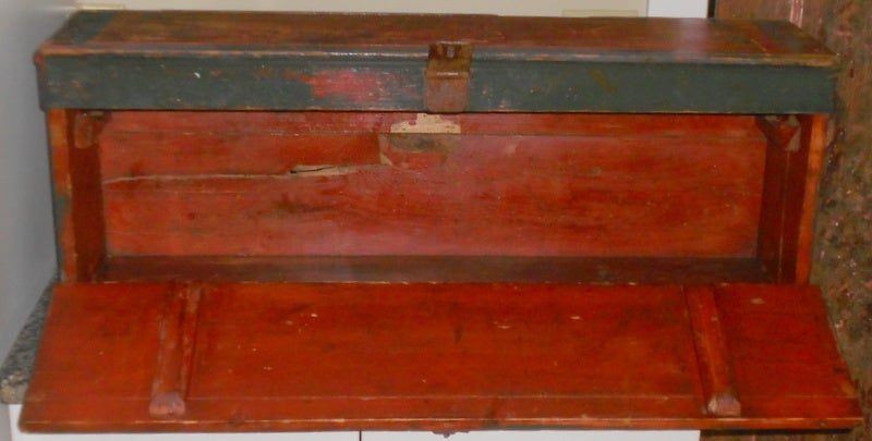 Primitive Handmade Red Cross Medical Chest In Good Condition In Madison, WI
