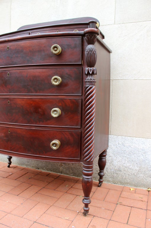 Exceptional North Shore, Massachusetts Mahogany Chest, c. 1820 In Excellent Condition In Philadelphia, PA