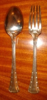 Französisch Art Deco 12 Gabeln und 12 Löffel im Angebot 2