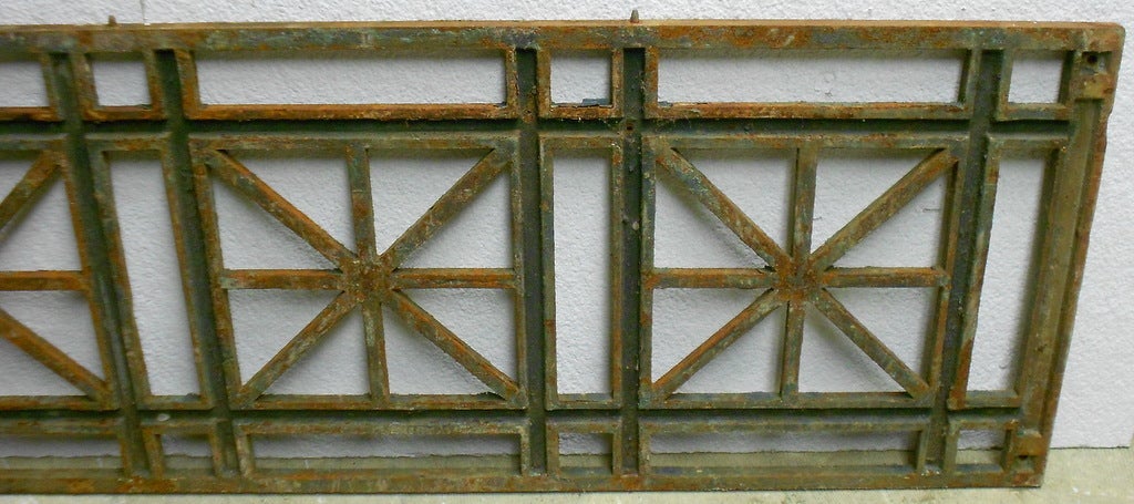 Early 20th Century Prairie-Style Cast-Iron Fencing 4