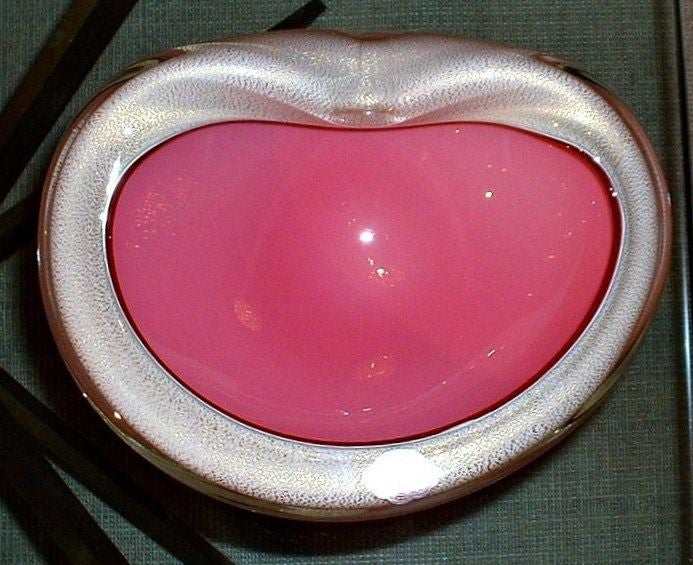 Italian Bubblegum Pink Murano Glass Bowl by Alfredo Barbini