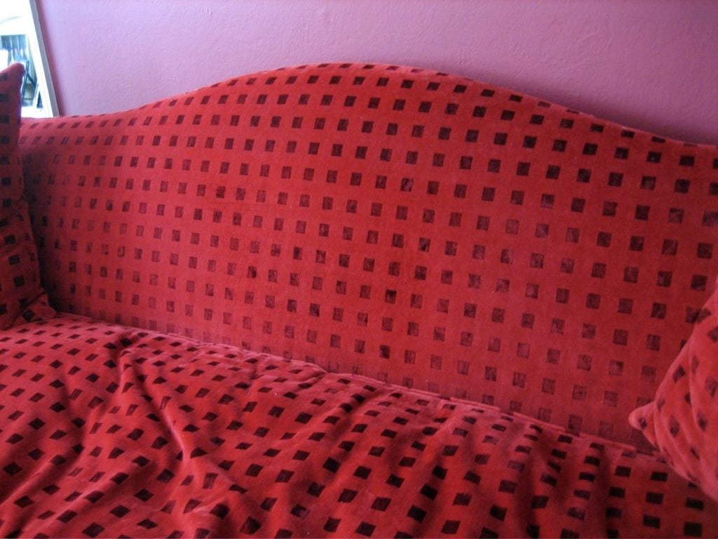 18th Century English Mahogany Settee Upholstered in Red Velvet For Sale 7