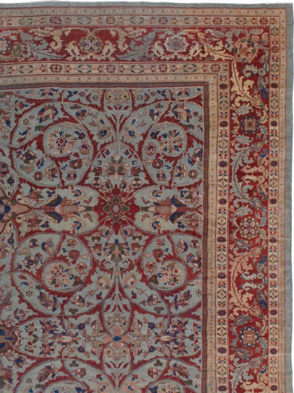 Antique Persian Sultanabad Rug In Good Condition For Sale In New York, NY