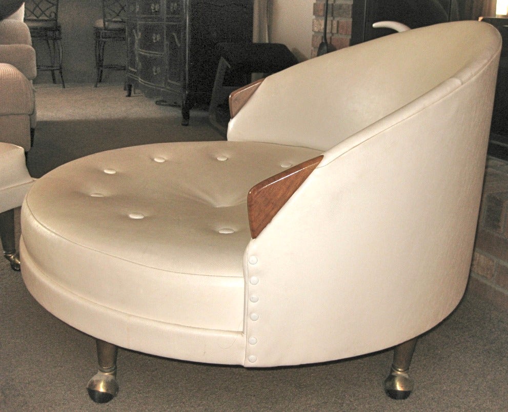 Adrian Pearsall Round Chaise & Ottoman on Casters 4