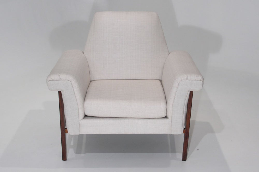 Brazilian Linen and Rosewood armchair Branco and Prieto attribution