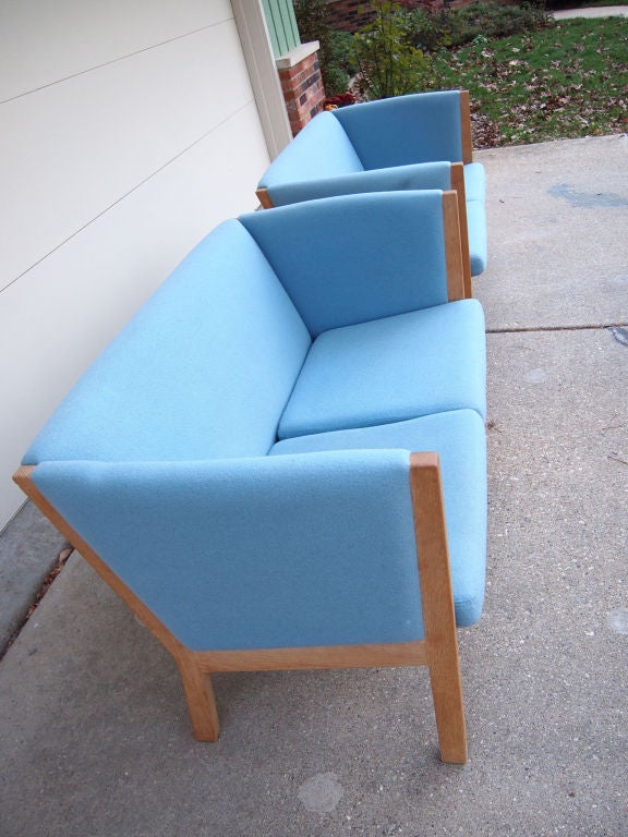 Danish Modern Hans Wegner Settee Loveseat Sofa Couch In Excellent Condition In Madison, WI