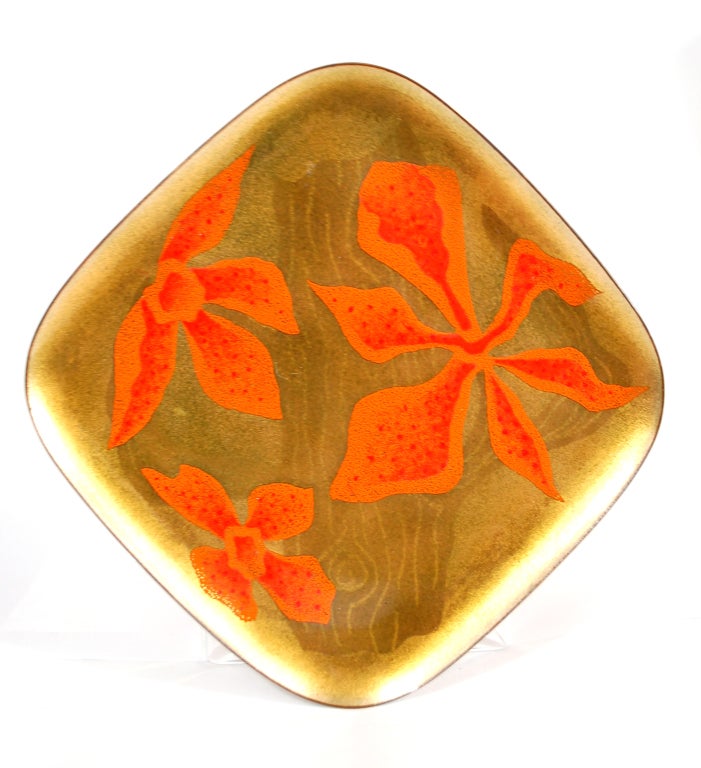 A nice collection of enameled copper plates by Maggie Howe and Miguel Pineda sold by Los Castillo in Taxco and Mexico City.
Square plate with large orange flowers: 6.5