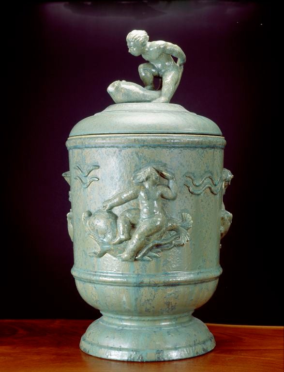 20ième siècle Urne en céramique unique recouverte d'un couvercle par Tyra Lundgren pour Rorstrand en vente