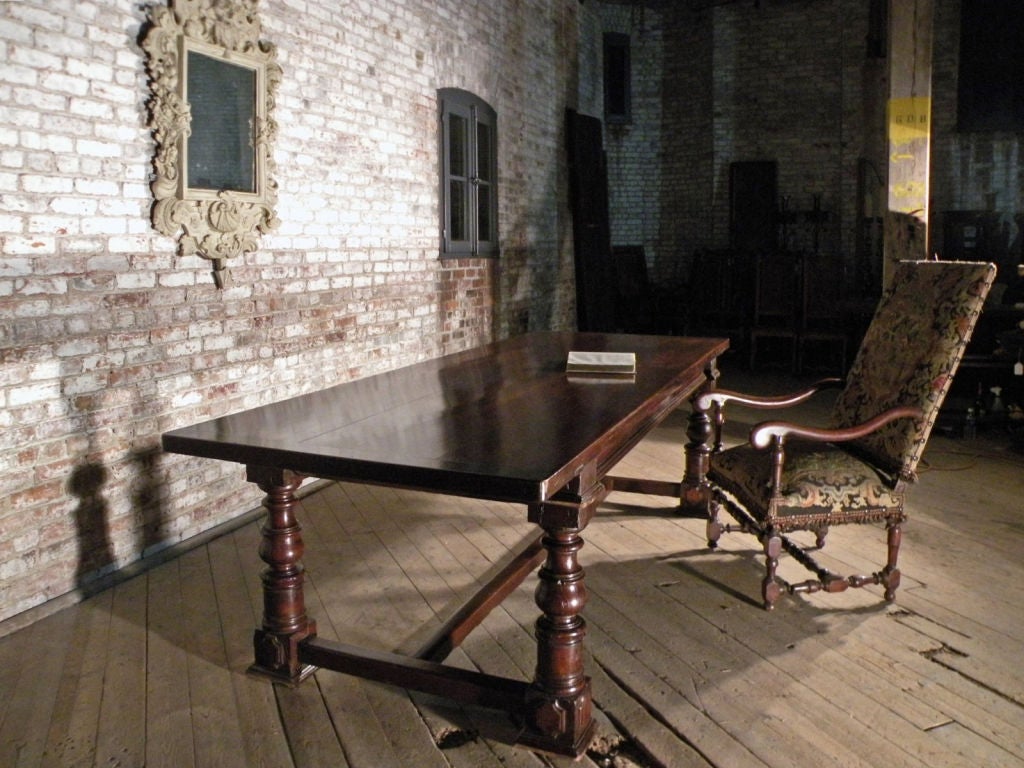 Table de salle à manger baroque italienne du XVIIe siècle en noyer en vente 4