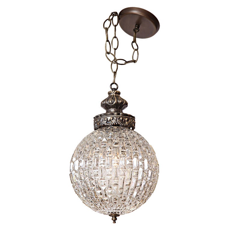 Large Cut-Glass pendant Italy spectacular elegant drama. Rewired.
Measures: Fixture only 16