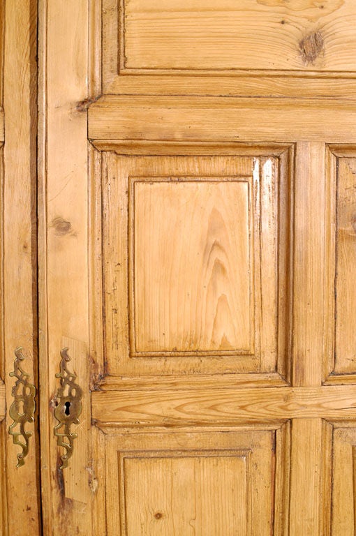 Deux Corps English Pine Armoire For Sale 5
