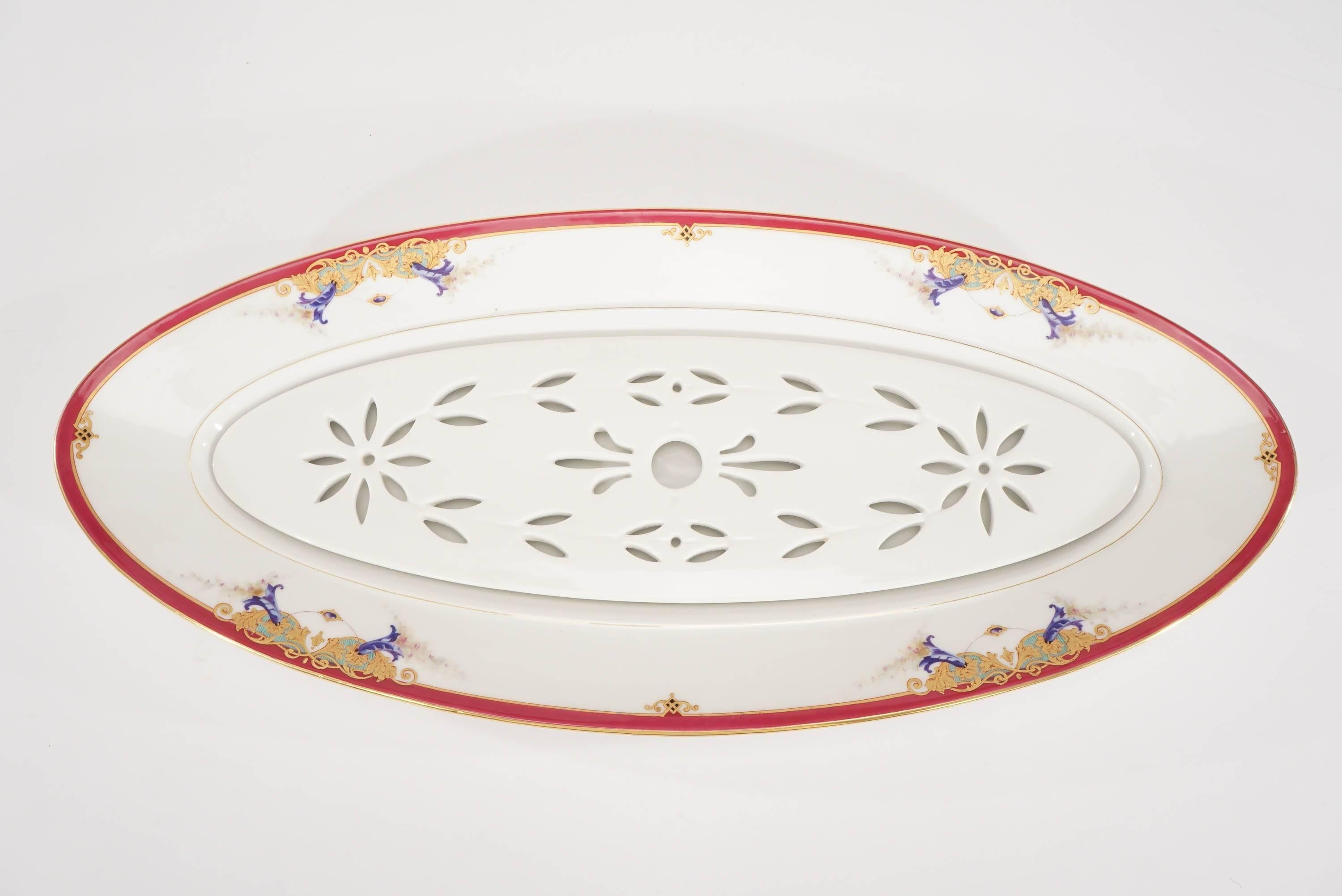 This distinctive and large elongated fish platter is perfect for serving your favorite fish in style. The removable pierced strainer/drainer will keep your cooked fish easily accessible for serving and it also a wonderful serving piece for a smoked