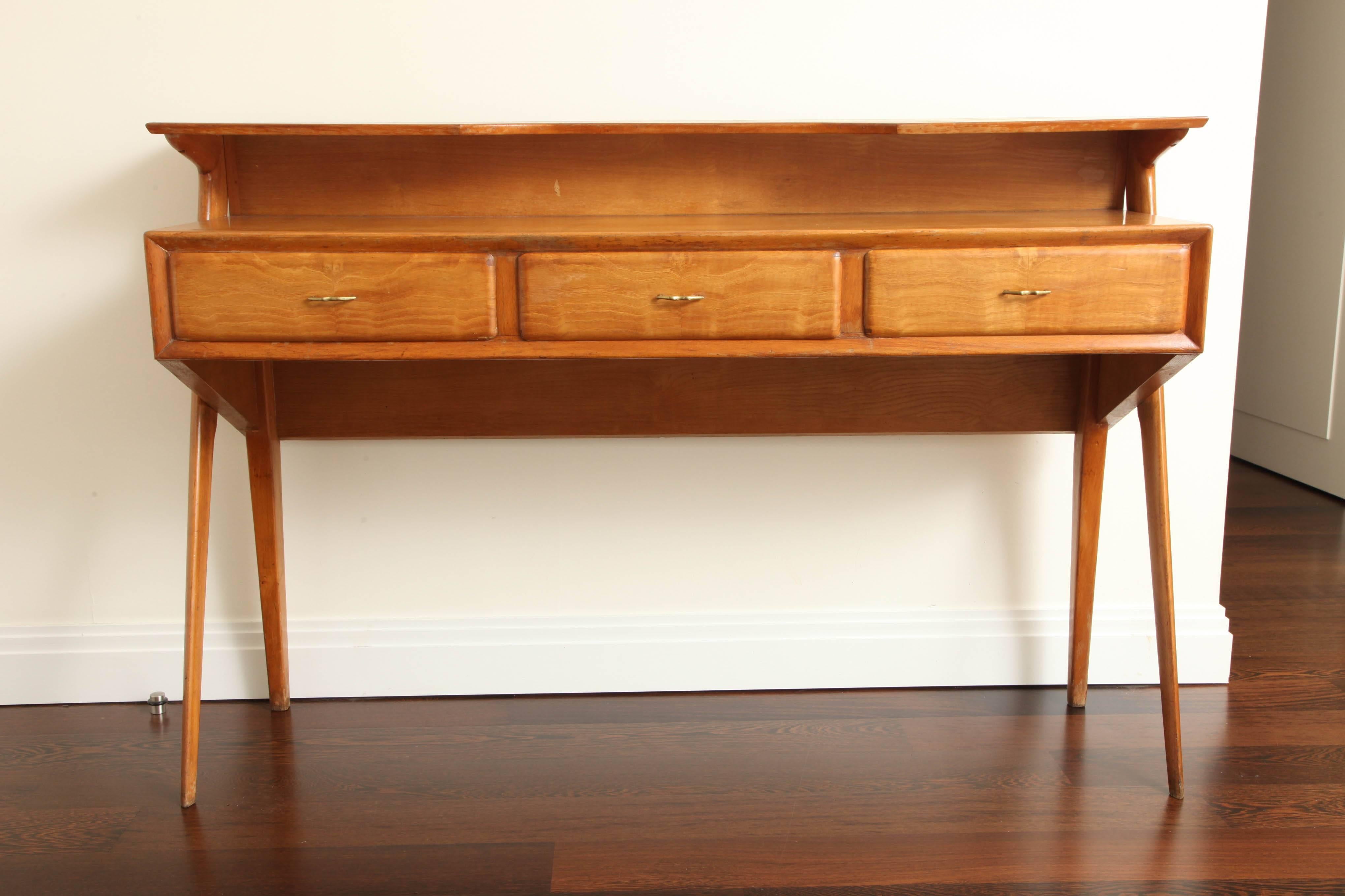 Fitted with three frieze drawers with brass handles.