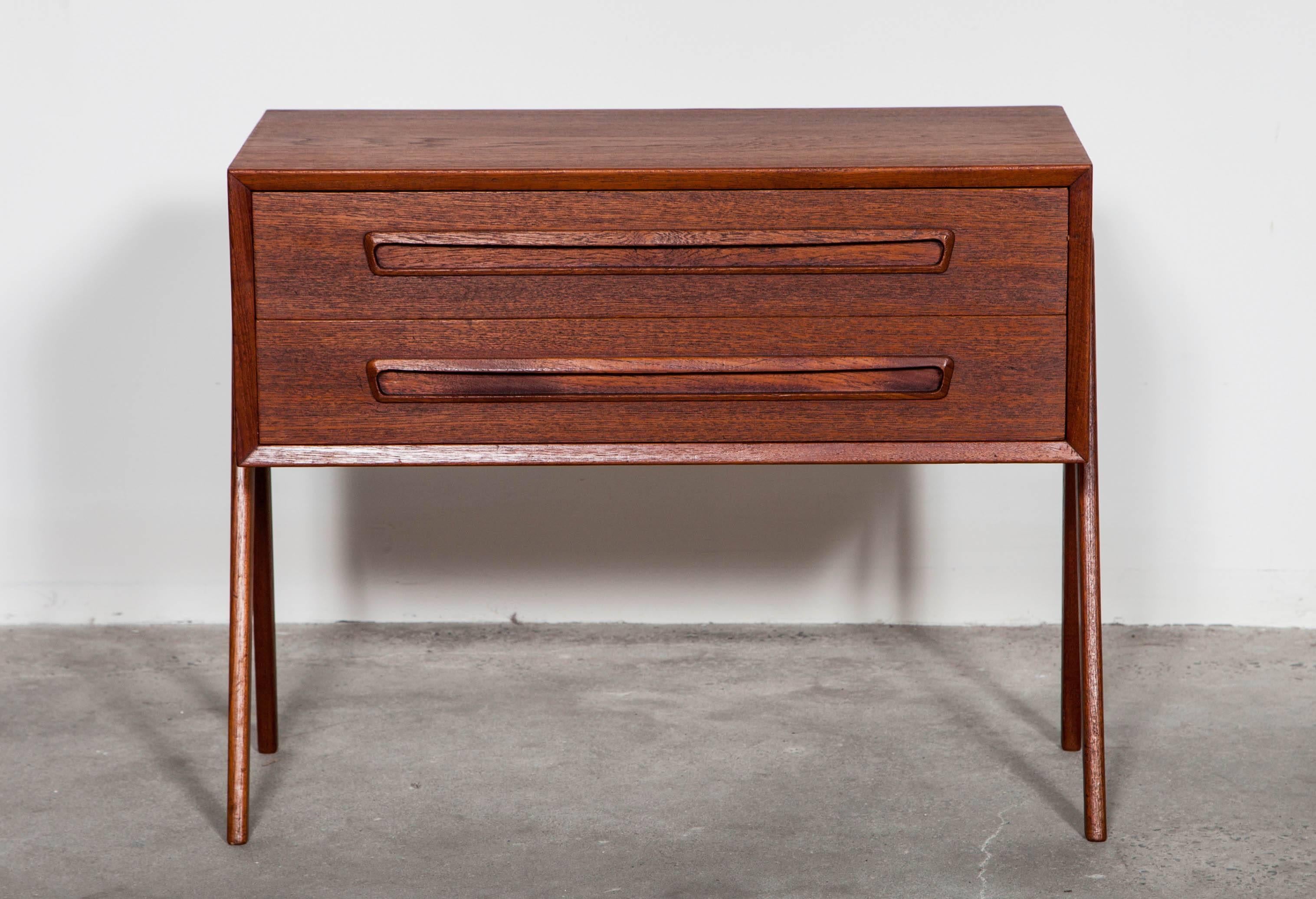 Vintage 1960s Teak Bedside Table

This Danish bedside table goes harmoniously in many different decor environments. Can also be used around the house for extra storage. Ready for pick up, delivery, or shipping.