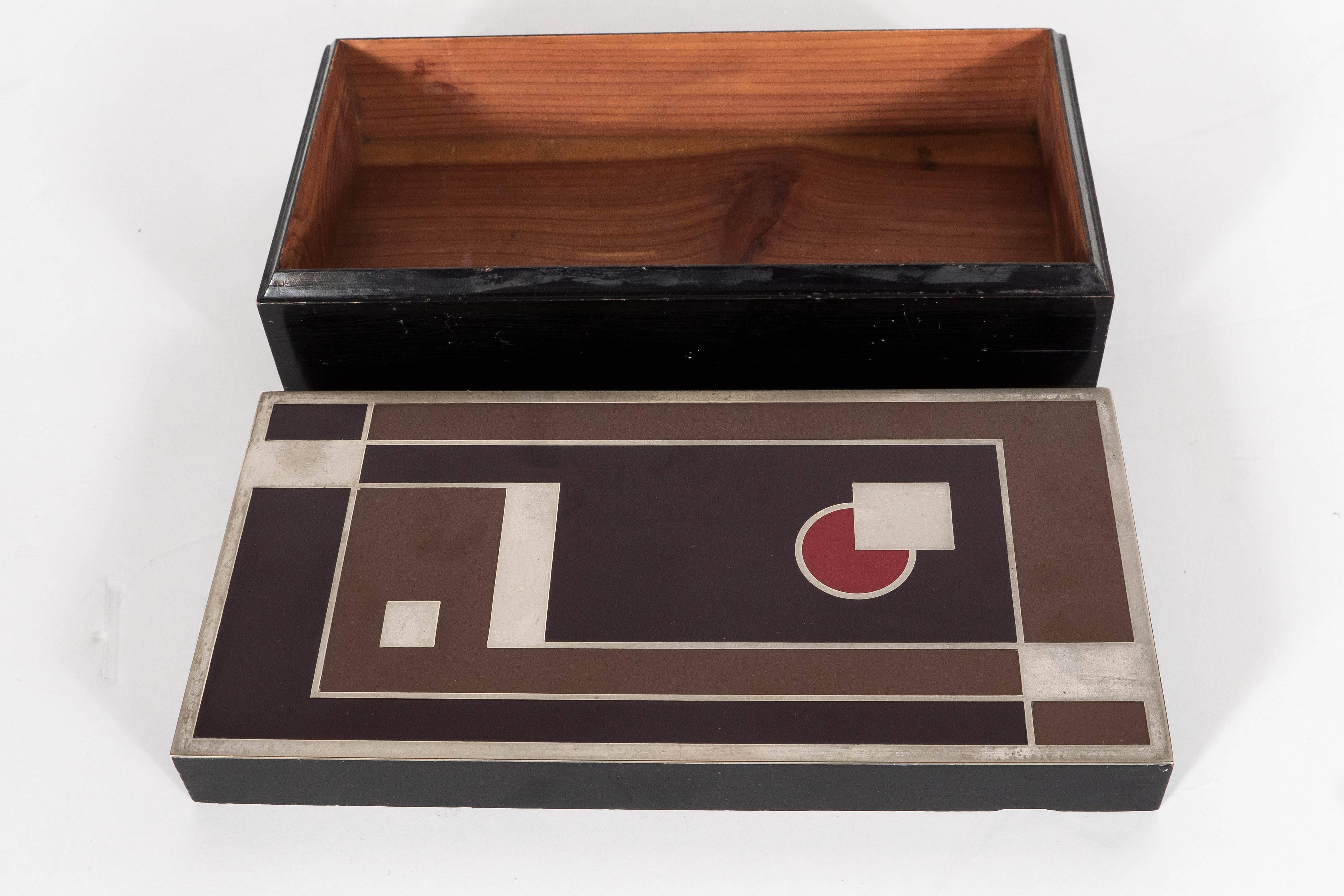 Important Art Deco Enamel and Chrome Box Fitted Camera by Walter Dorwin Teague In Excellent Condition In New York, NY