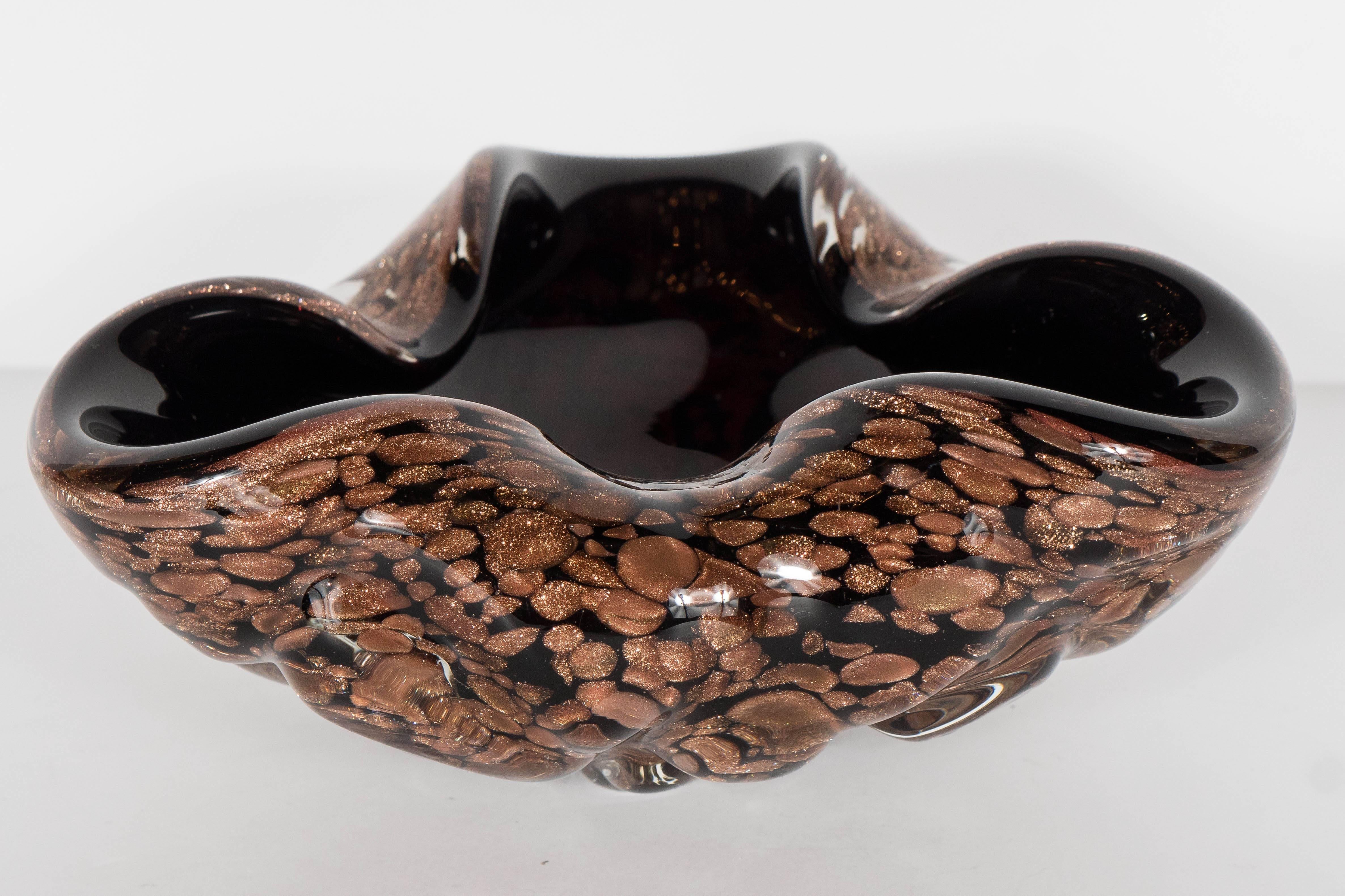 This stunning bowl features a three fold design black amethyst murano glass with internal rose gold 24k decoration .
Italian, circa 1950