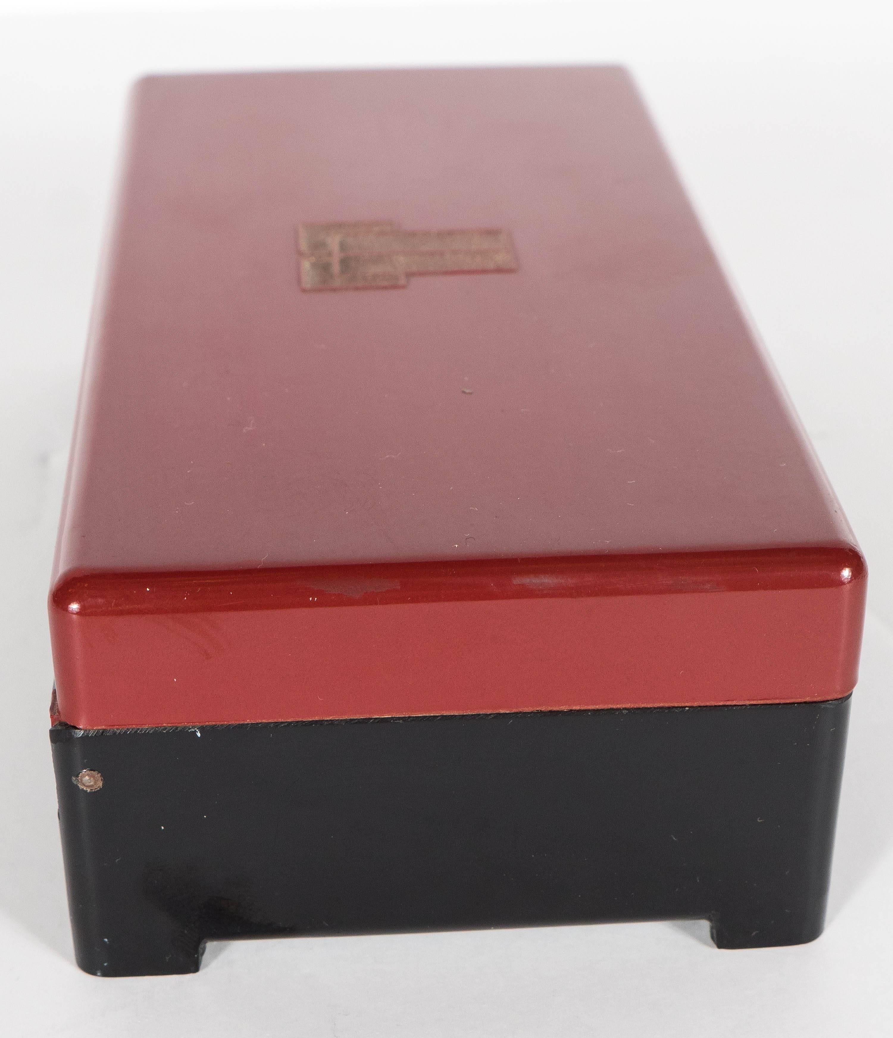 Mid-20th Century Streamlined Art Deco Bakelite Box with Burgundy Top with Cubist Detail