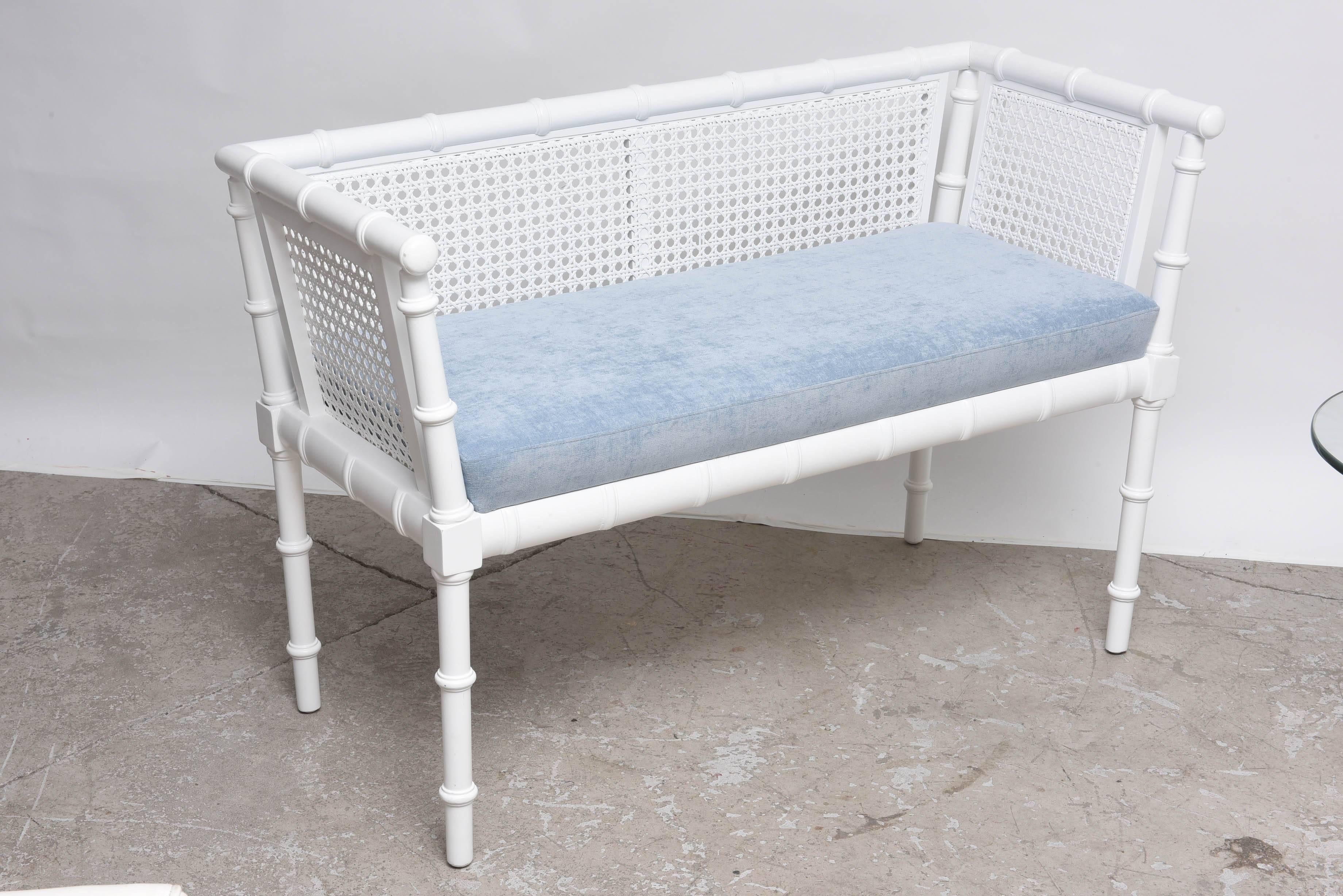 Mid-20th Century Faux Bamboo Hollywood Regency Caned Bench In Good Condition For Sale In Miami, FL