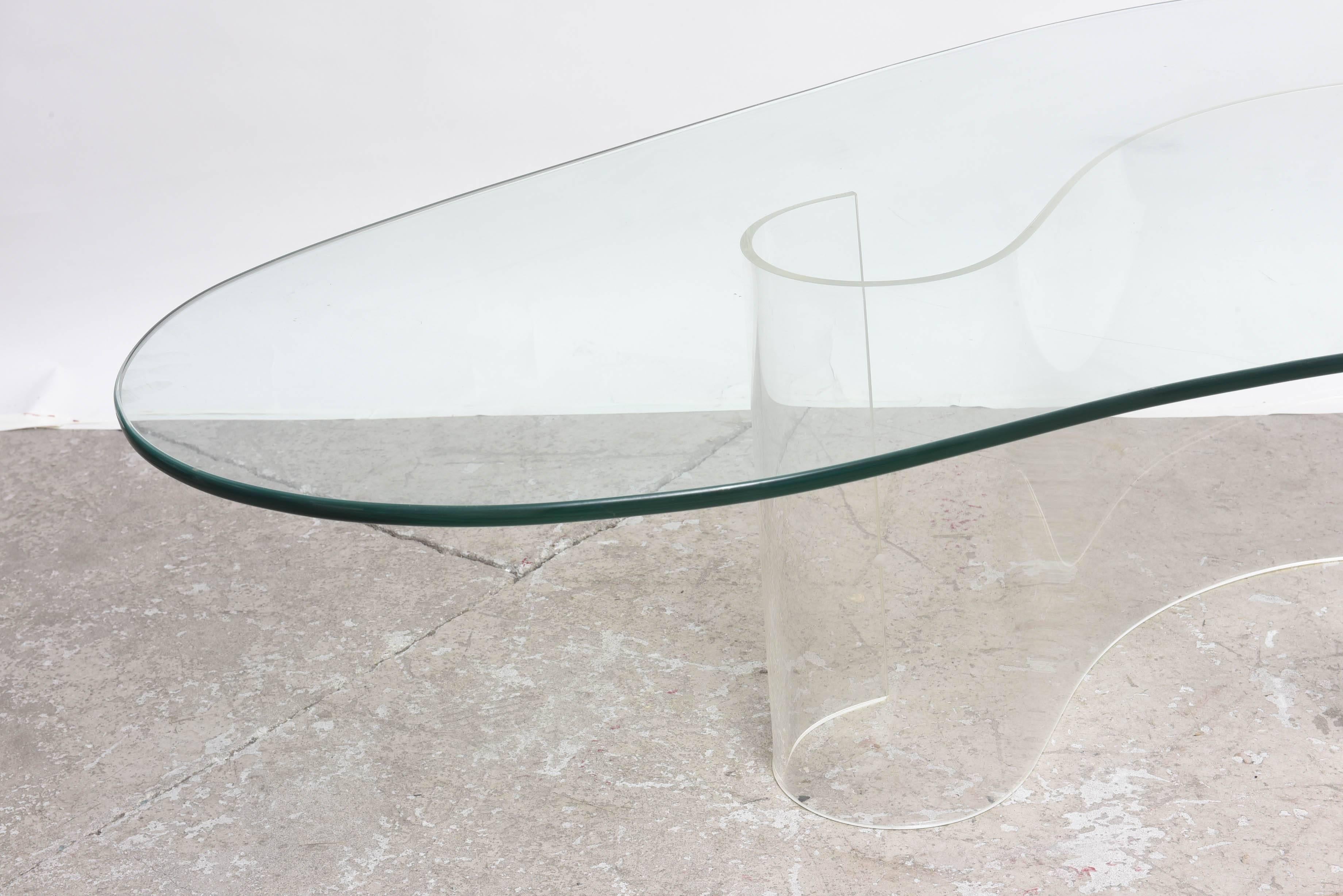 Mid-Century Modern Sculptural Free-Form Lucite Coffee Table In Good Condition For Sale In Miami, FL