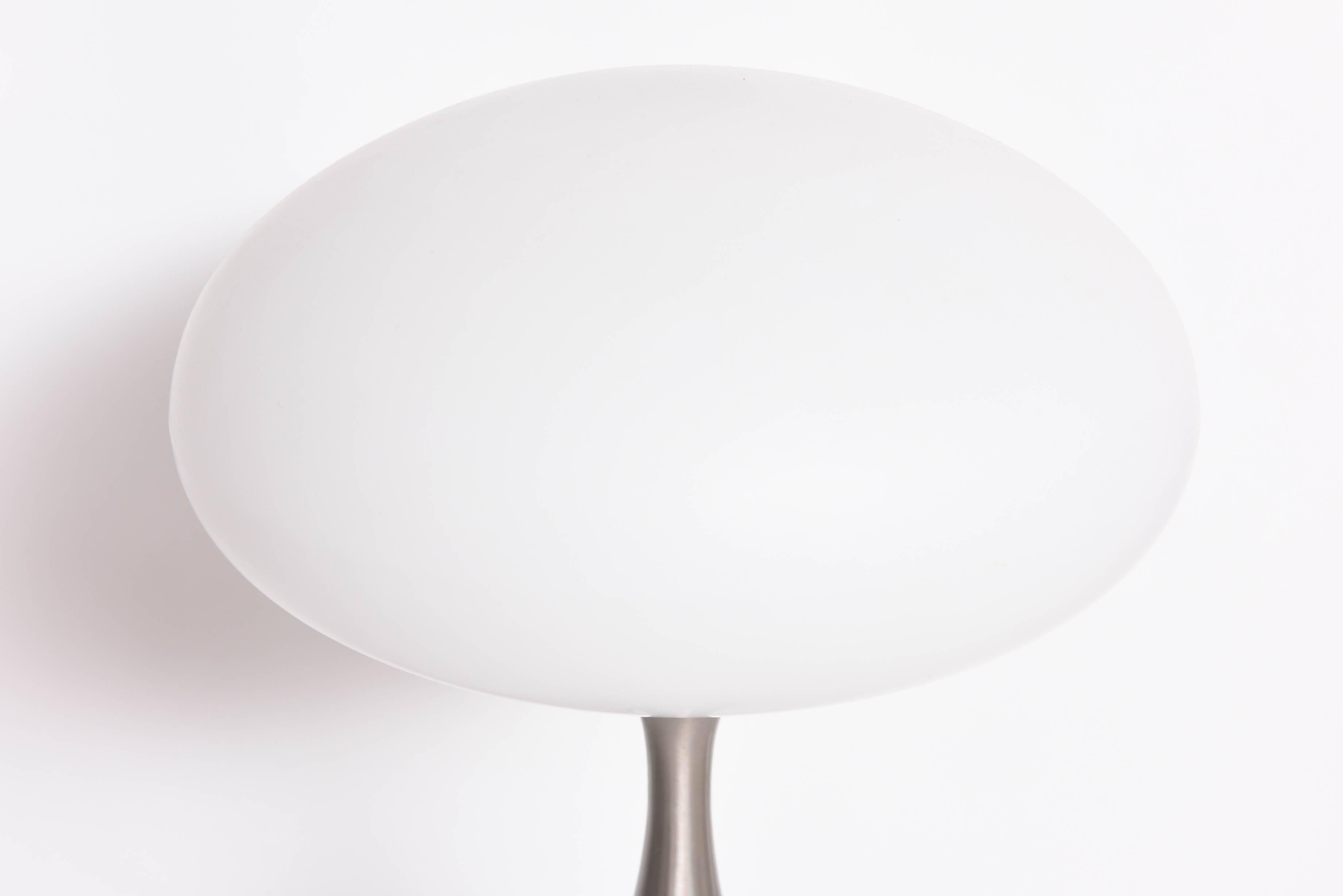 Mid-Century Modern Mid-20th Century Modern Pedestal Laurel  Saucer Table Lamp
