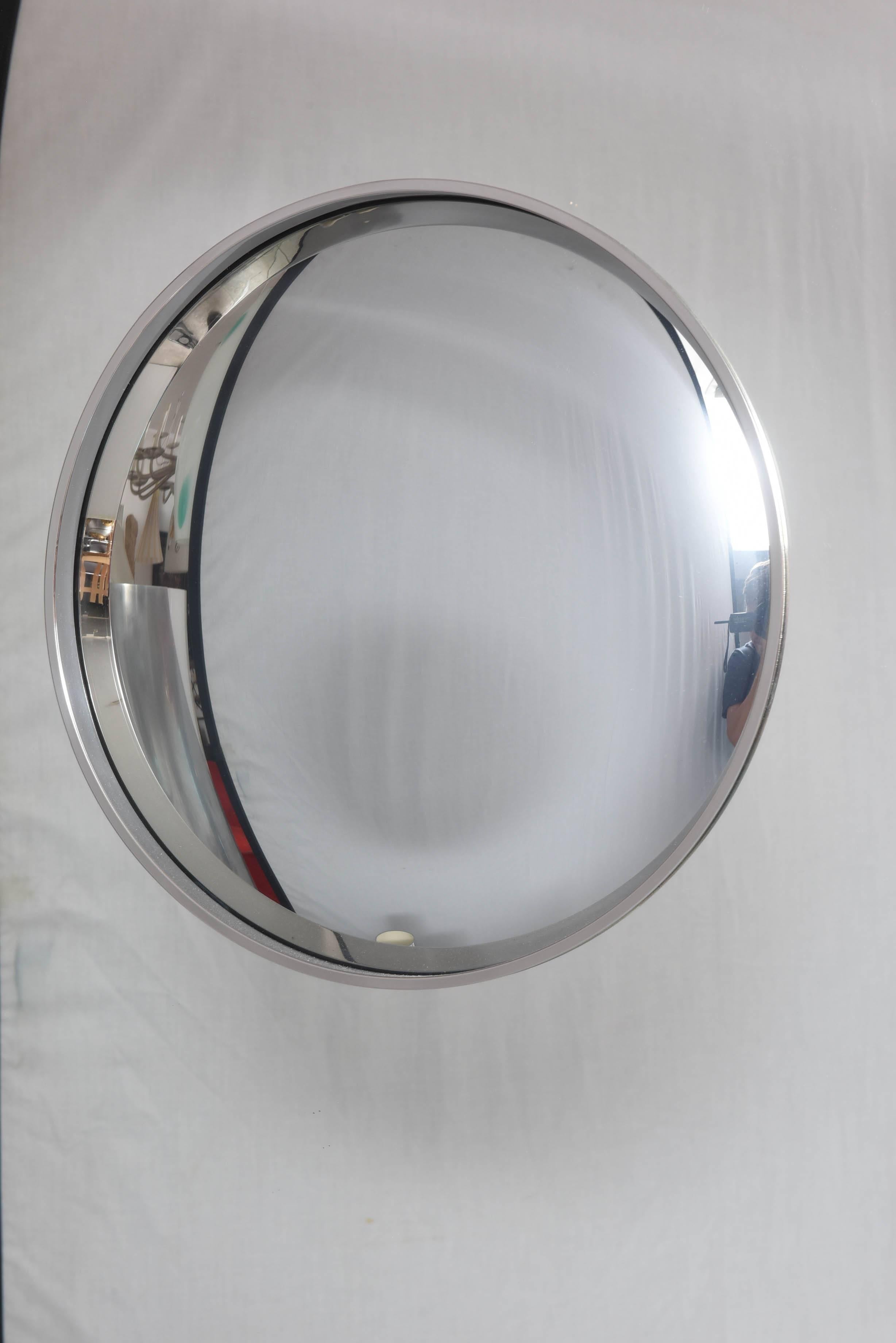 Round stainless steel frame mirror, the entire piece is 35