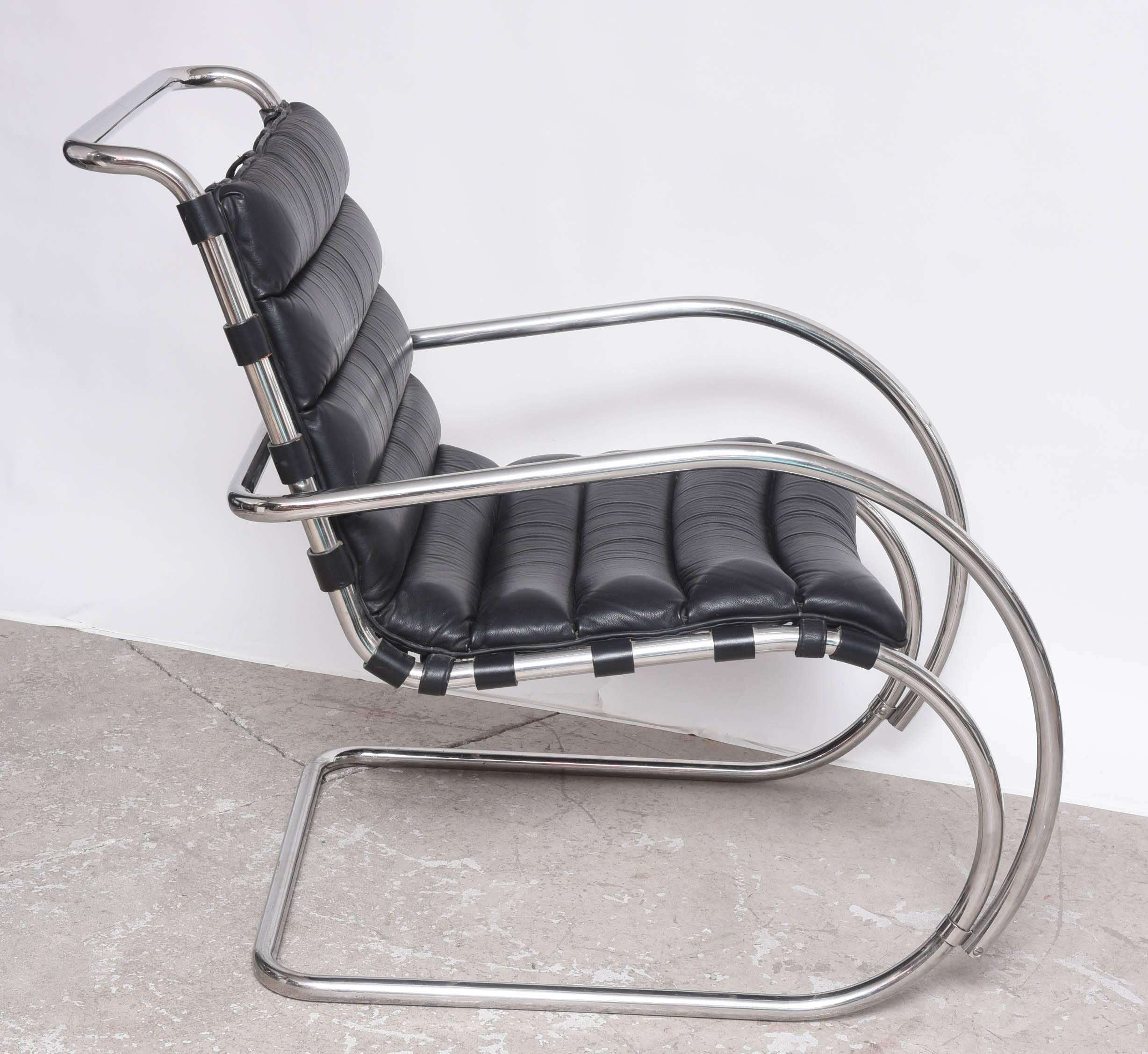 Mid-Century Edition Bauhaus Mies van der Rohe Mr. Lounge Chairs by Knoll  In Good Condition For Sale In Miami, FL