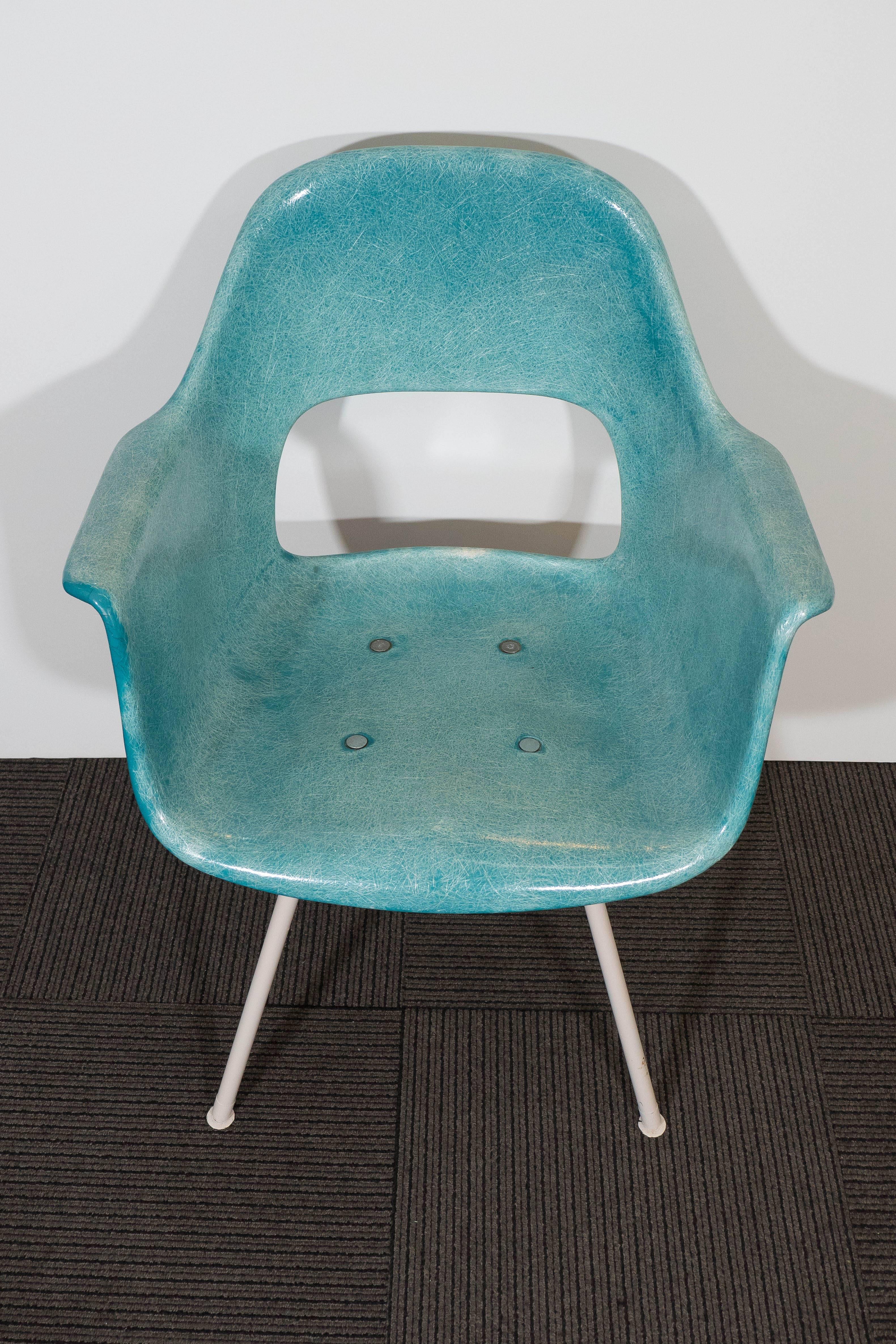 Set of Five Turquoise Fiberglass Armchairs in the Style of Eames In Good Condition In New York, NY