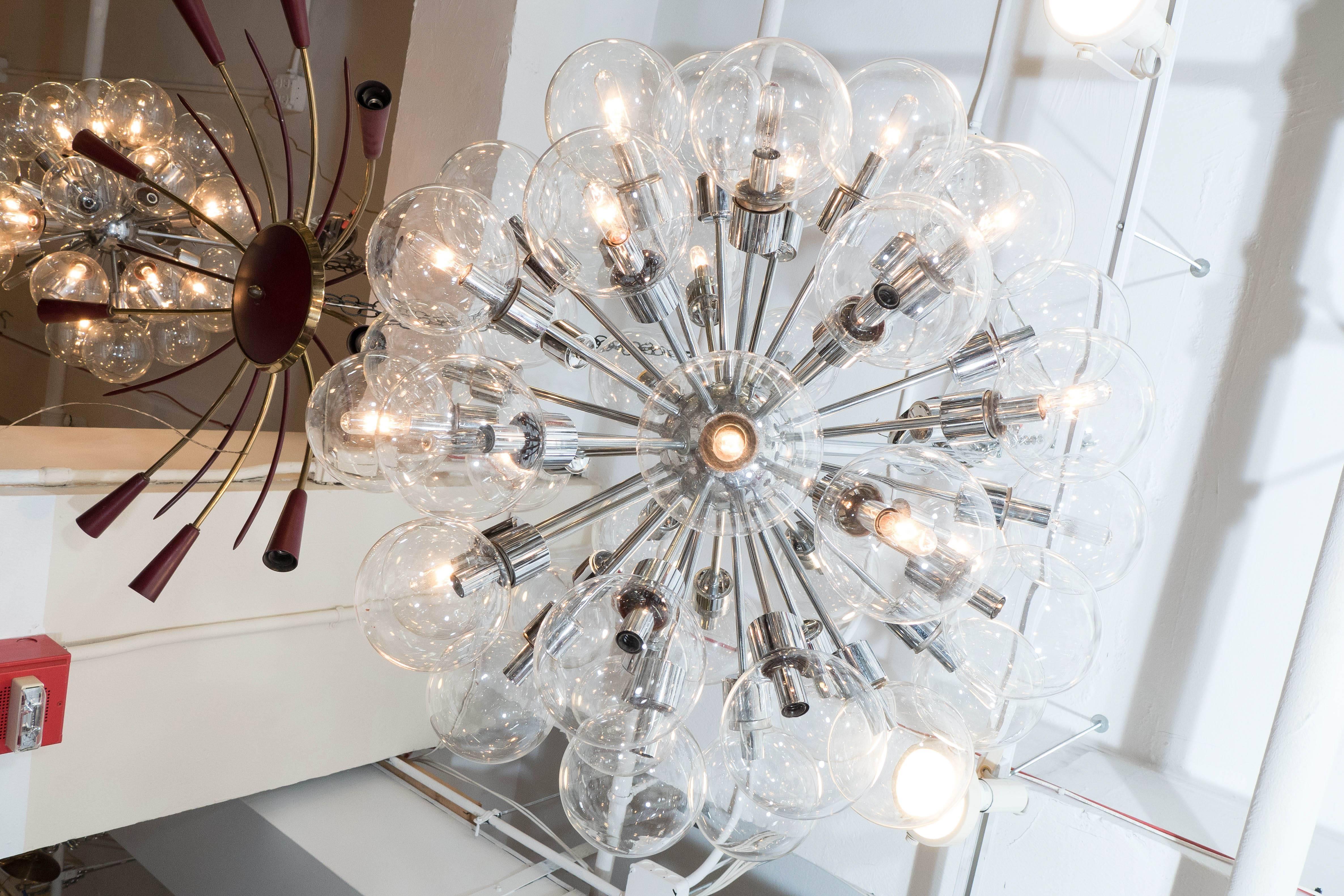 1960s Lightolier Sputnik Chandelier in Chrome with Glass Globes In Good Condition For Sale In New York, NY