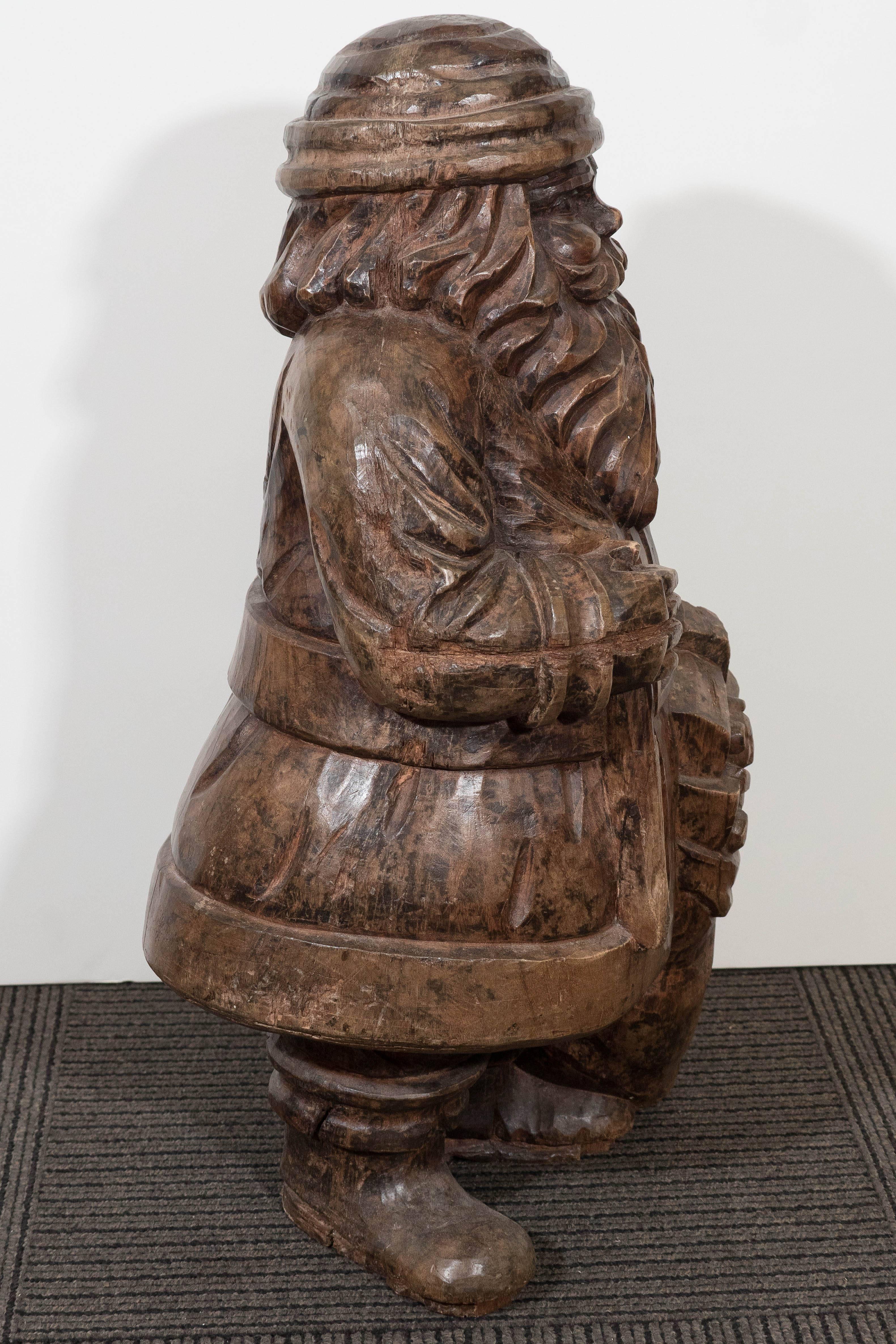 Early 20th Century Carved Santa Claus Figure in Solid Wood 2