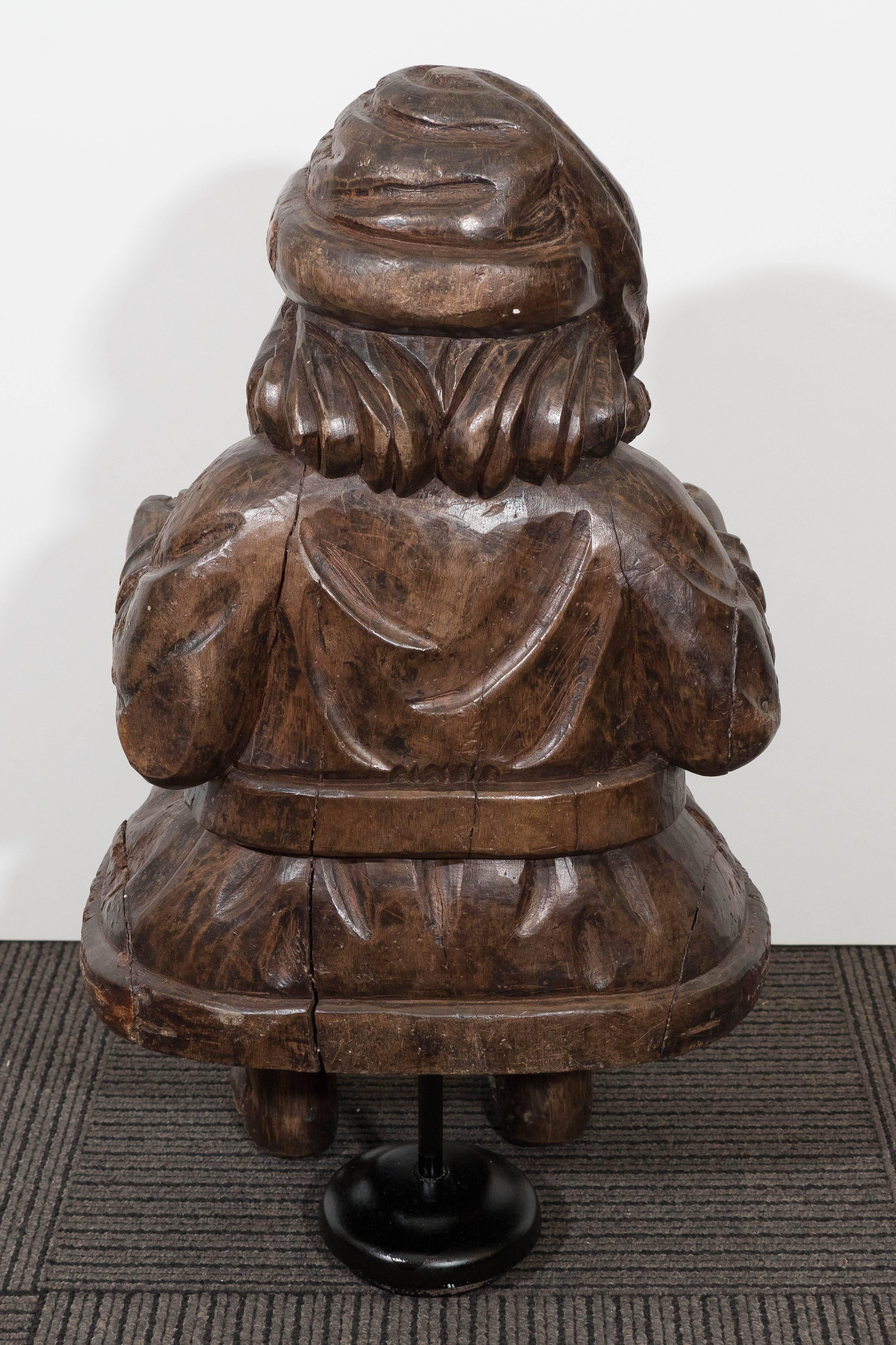 Early 20th Century Carved Santa Claus Figure in Solid Wood In Good Condition In Astoria, NY