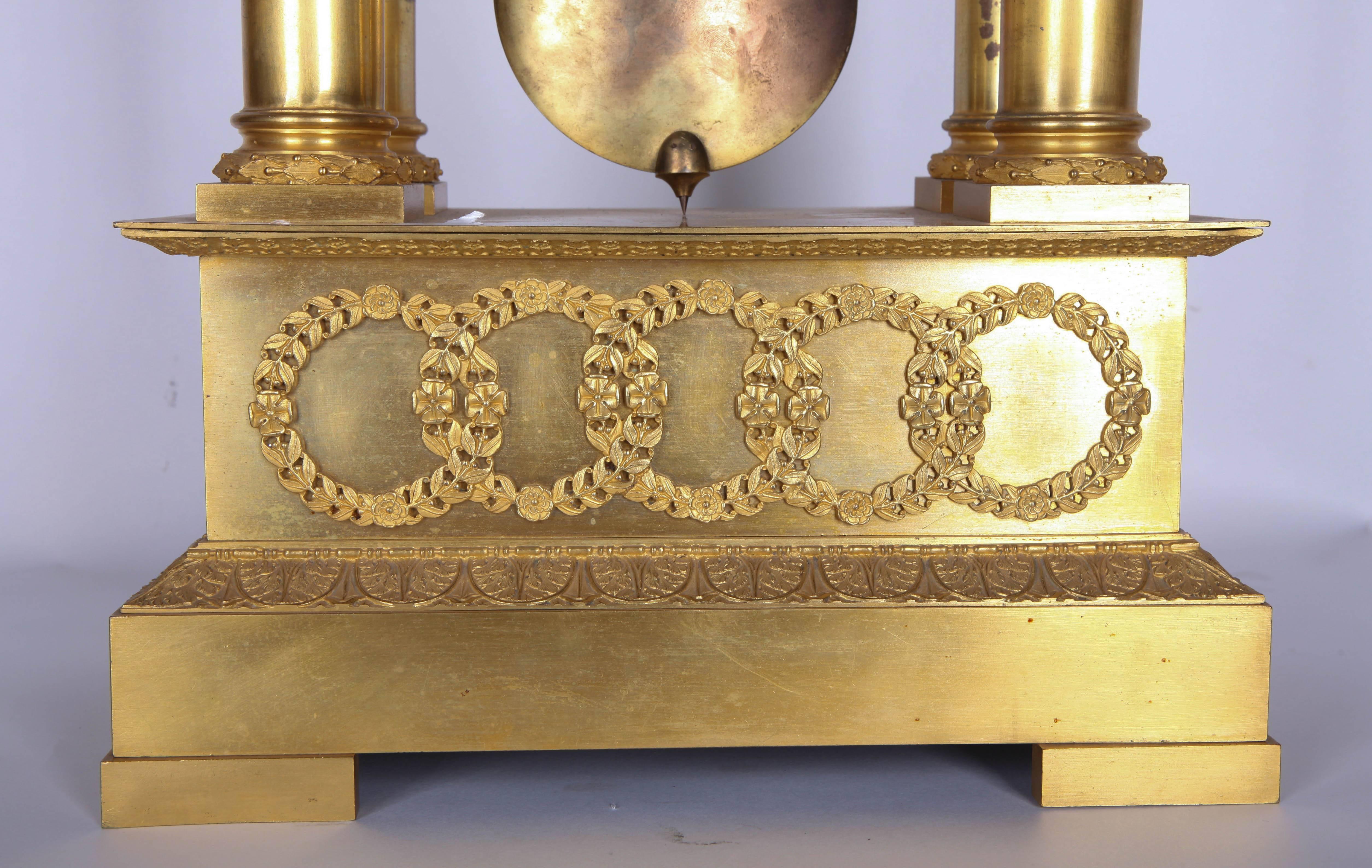 19th Century French Empire gilt bronze Mantel Clock In Good Condition For Sale In Roma, IT