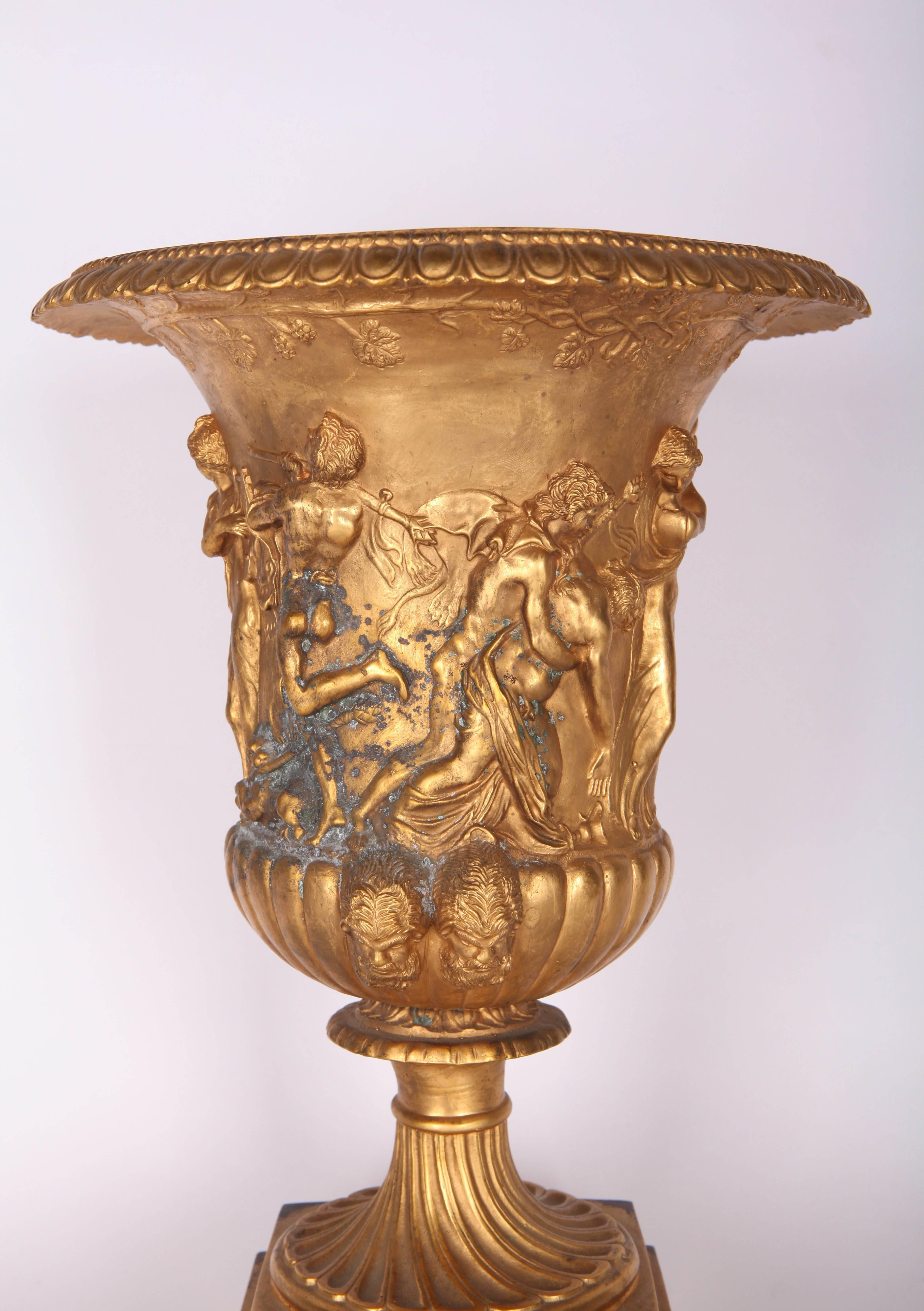 19th Century French Gilt Bronze Urn After the Antique In Good Condition For Sale In Roma, IT