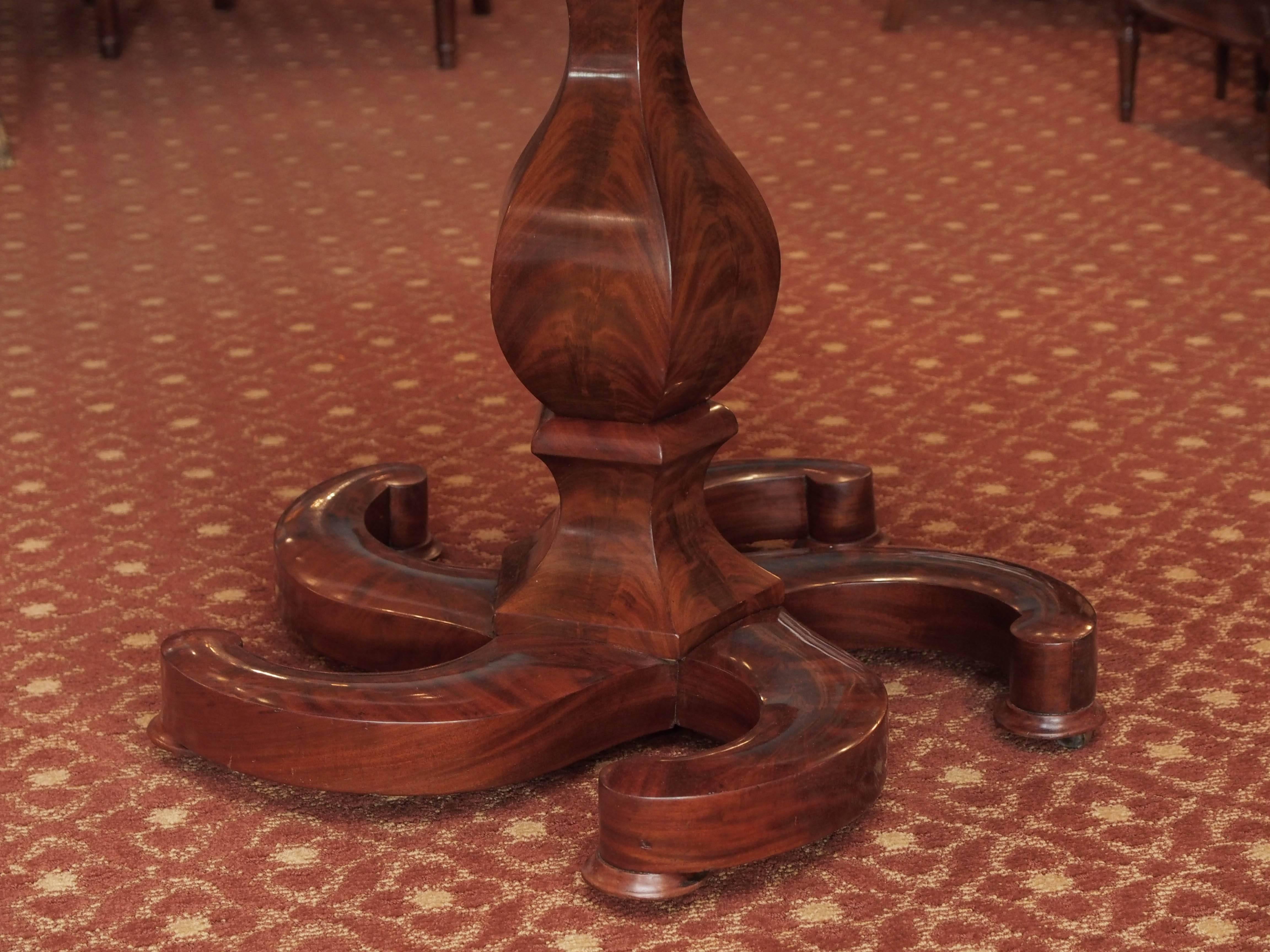 19th Century Exceptional French Restauration Mahogany Gueridon with Pinwheel Base