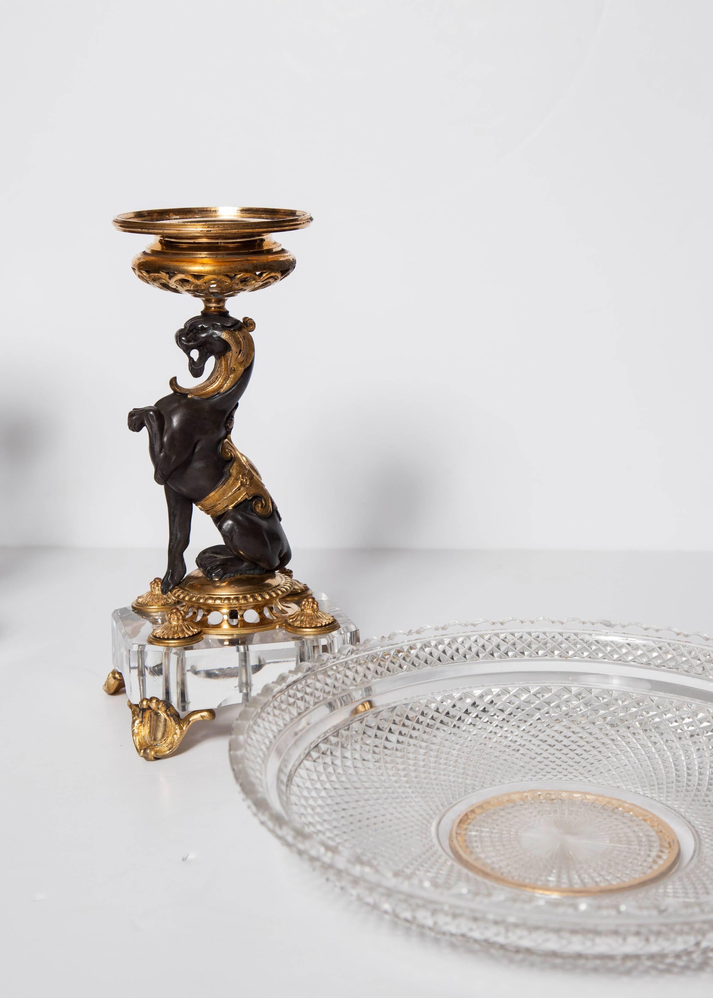 Außergewöhnliches Paar antiker französischer Baccarat-Kristall- und Doré-Bronze-Kompositionen im Angebot 1