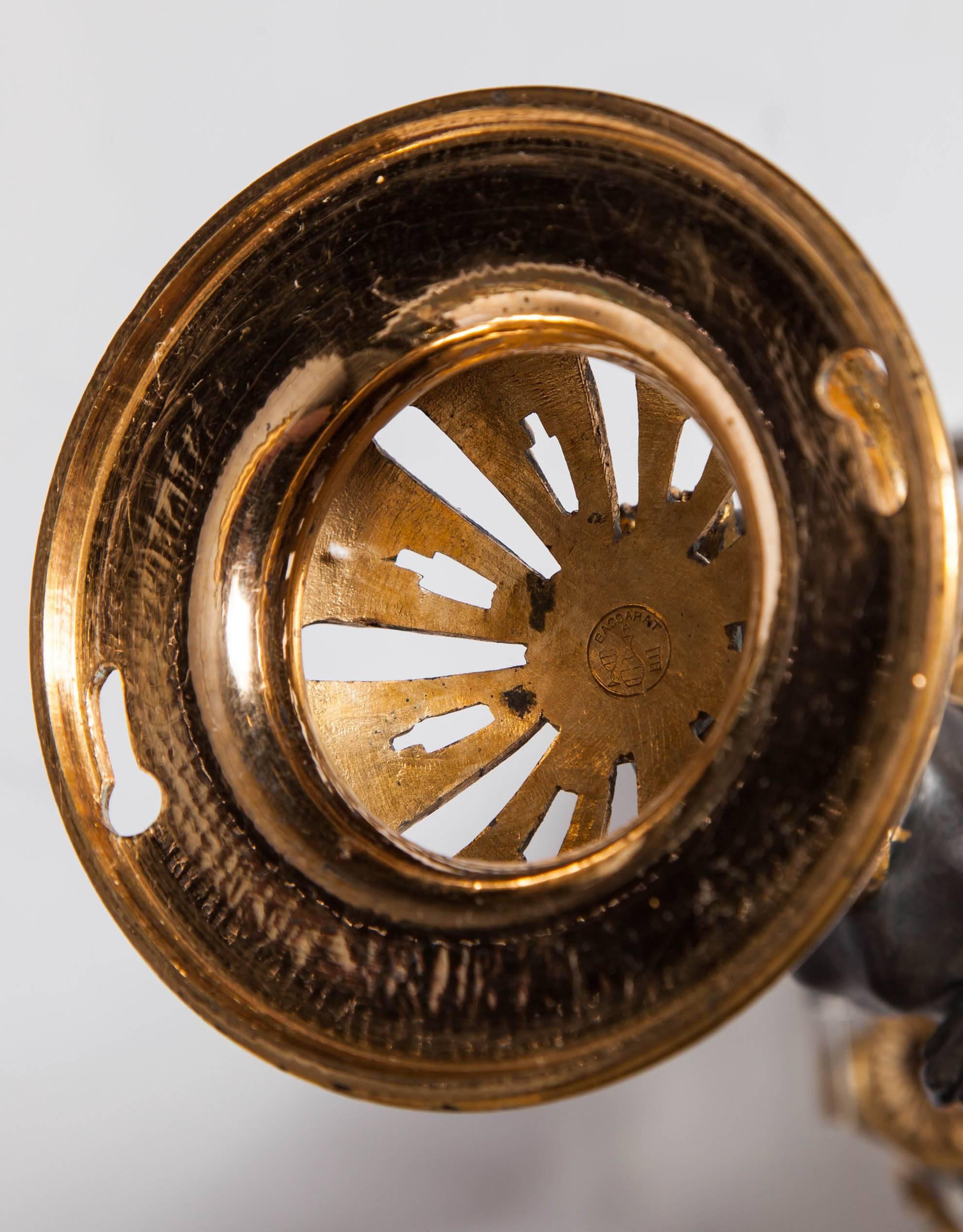 Außergewöhnliches Paar antiker französischer Baccarat-Kristall- und Doré-Bronze-Kompositionen im Angebot 2