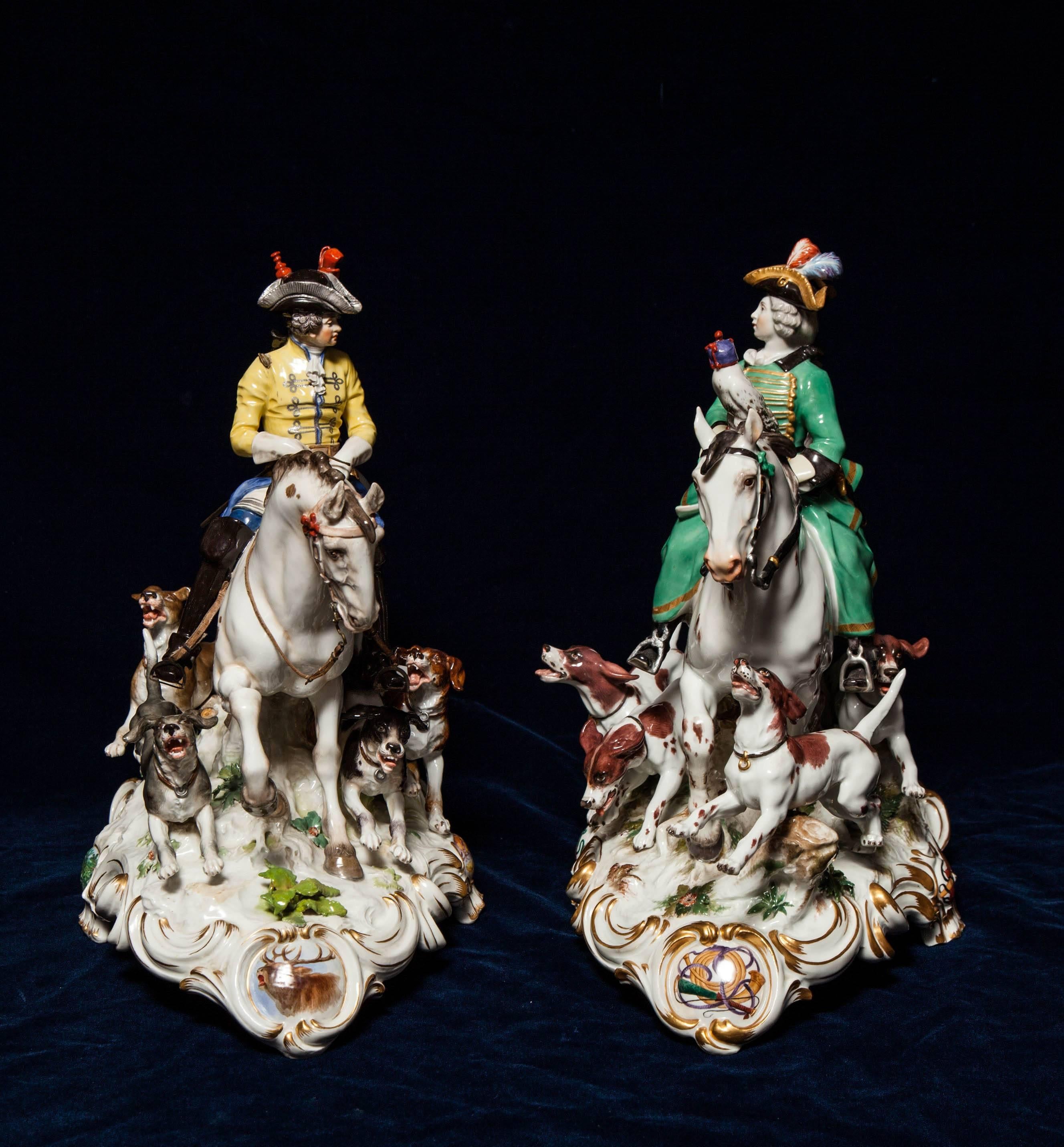 Rococò Eccezionale coppia di antichi gruppi di caccia in Meissen Porcelain con cavalli e cani in vendita