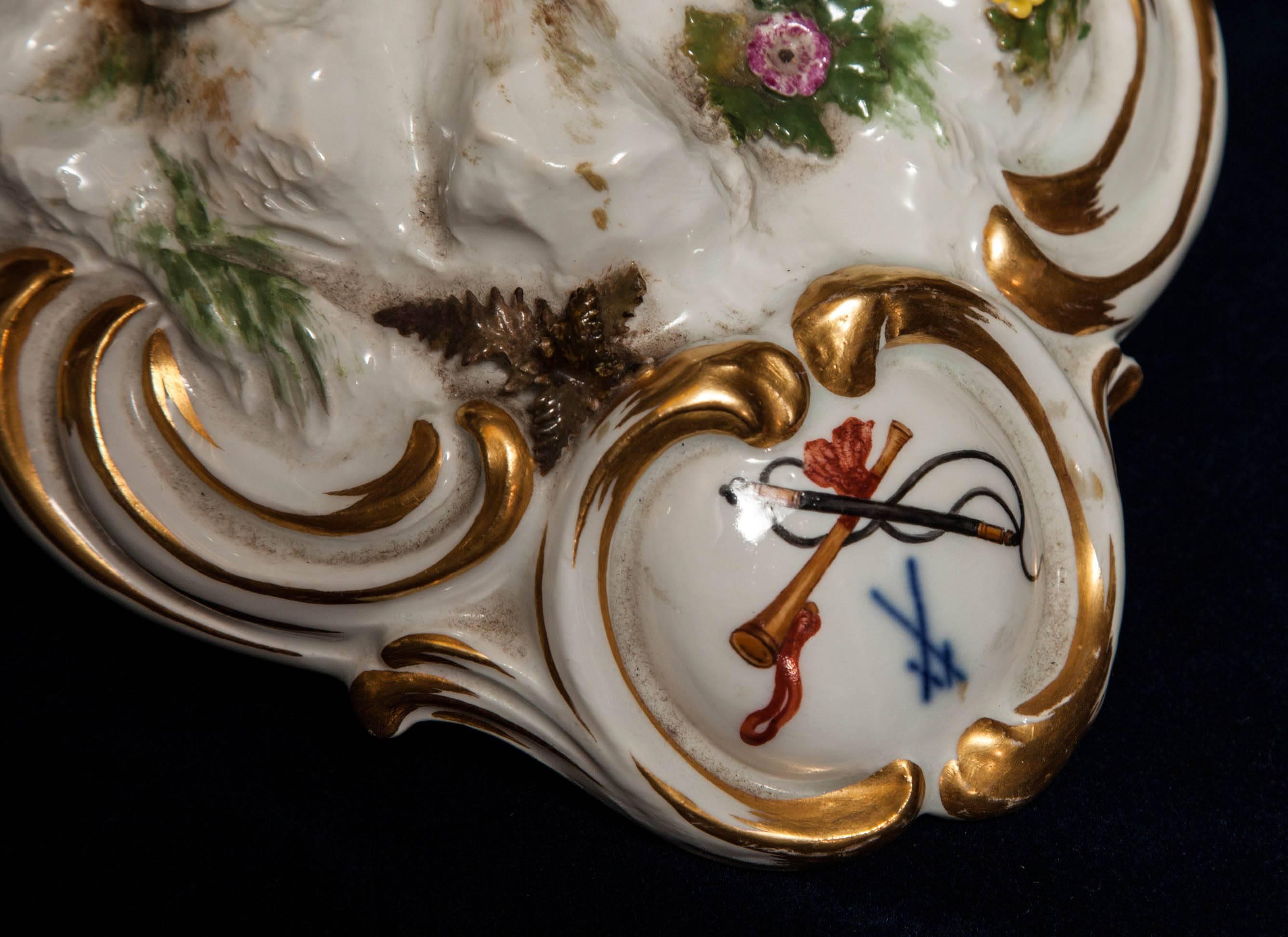 XIX secolo Eccezionale coppia di antichi gruppi di caccia in Meissen Porcelain con cavalli e cani in vendita