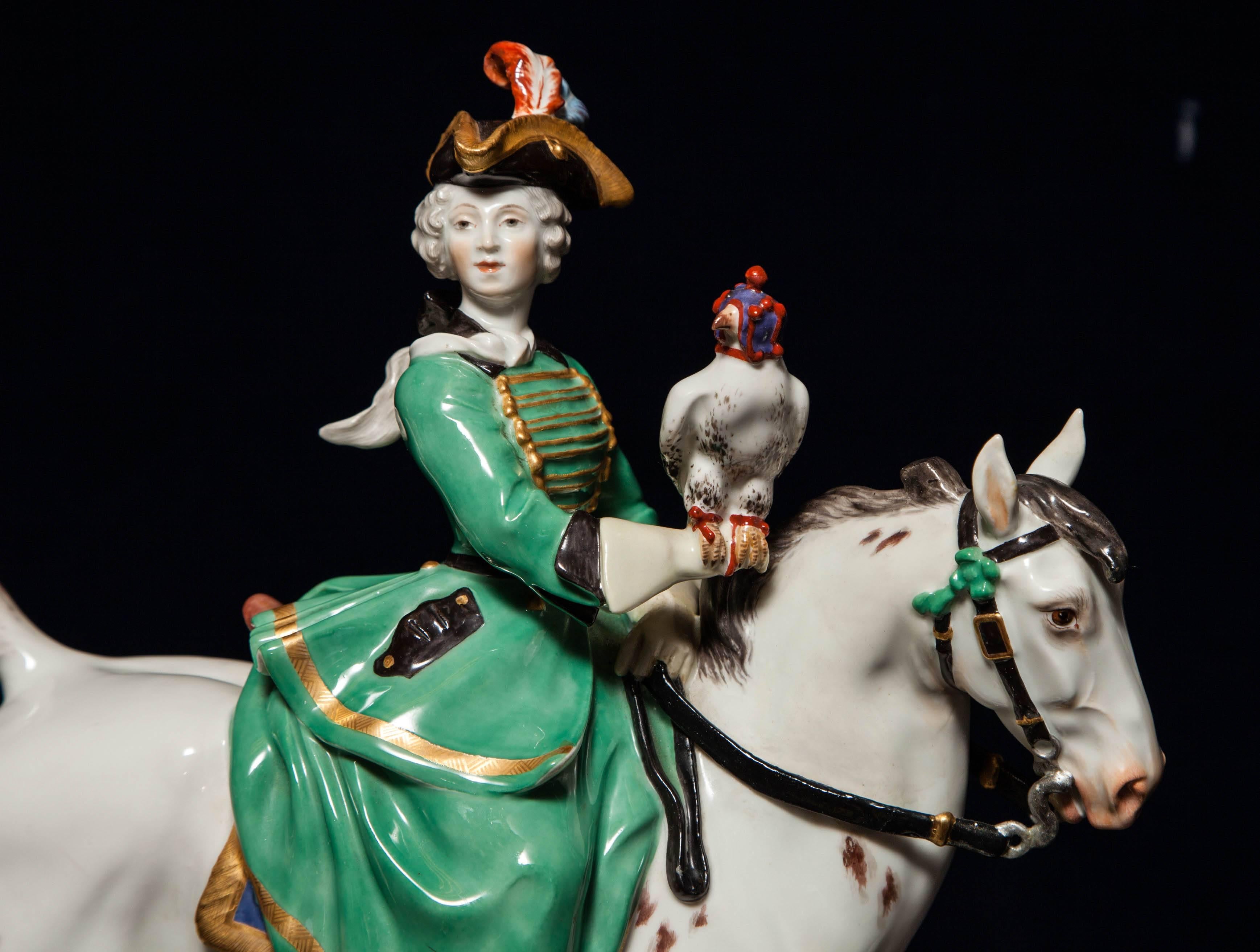 Eccezionale coppia di antichi gruppi di caccia in Meissen Porcelain con cavalli e cani in vendita 1