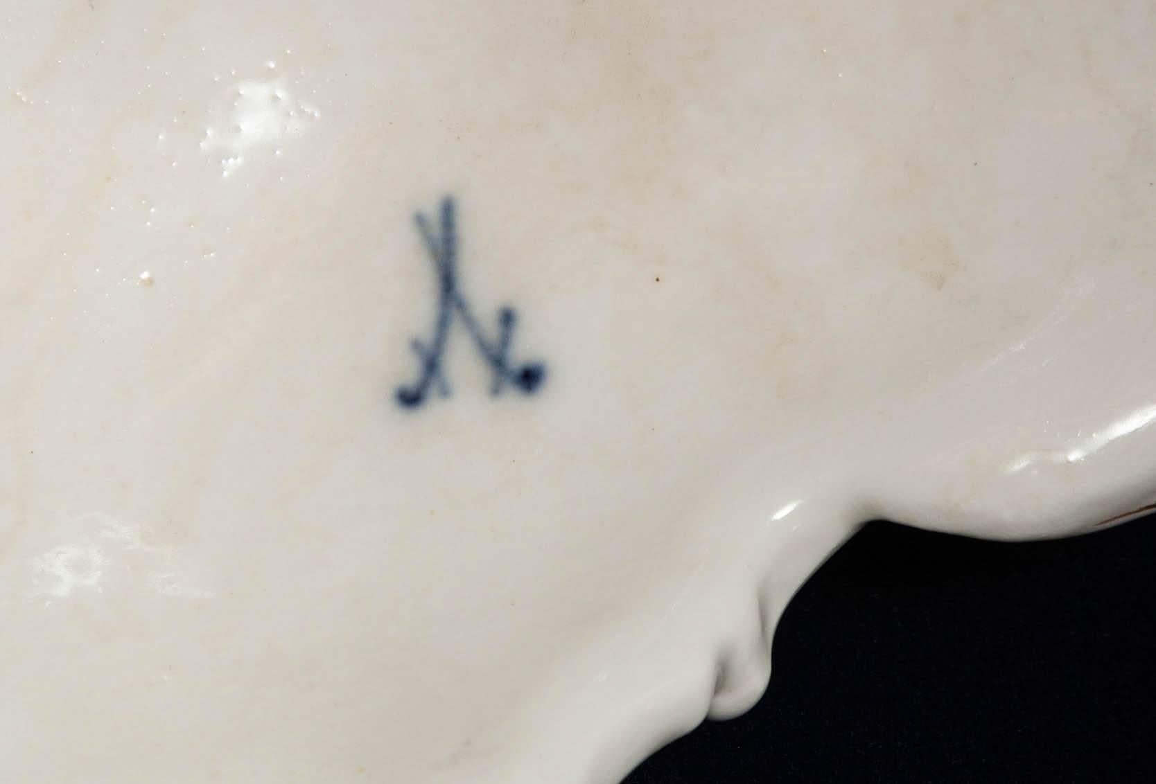 Eccezionale coppia di antichi gruppi di caccia in Meissen Porcelain con cavalli e cani in vendita 2