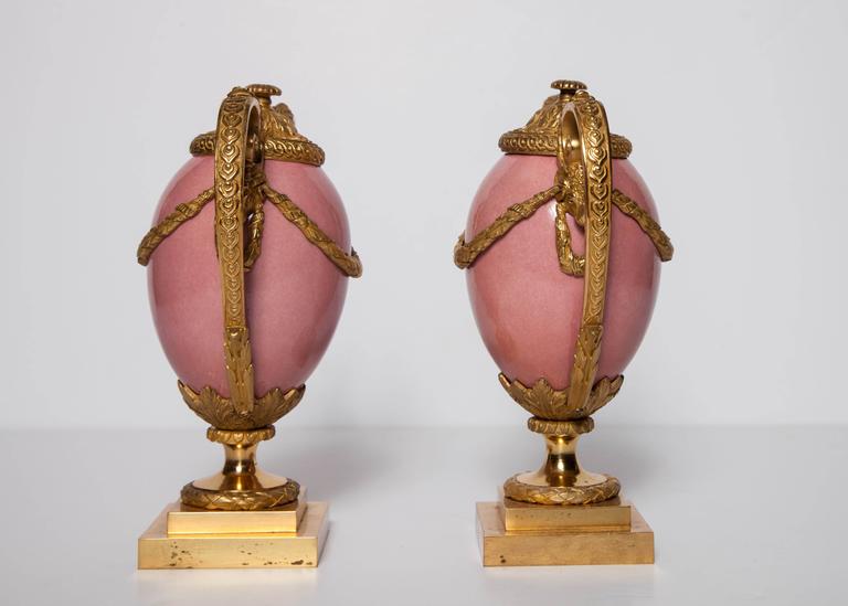 Fine Pair of Antique English Porcelain & Ormolu Cassolettes Att. Matthew Boulton In Excellent Condition For Sale In New York, NY